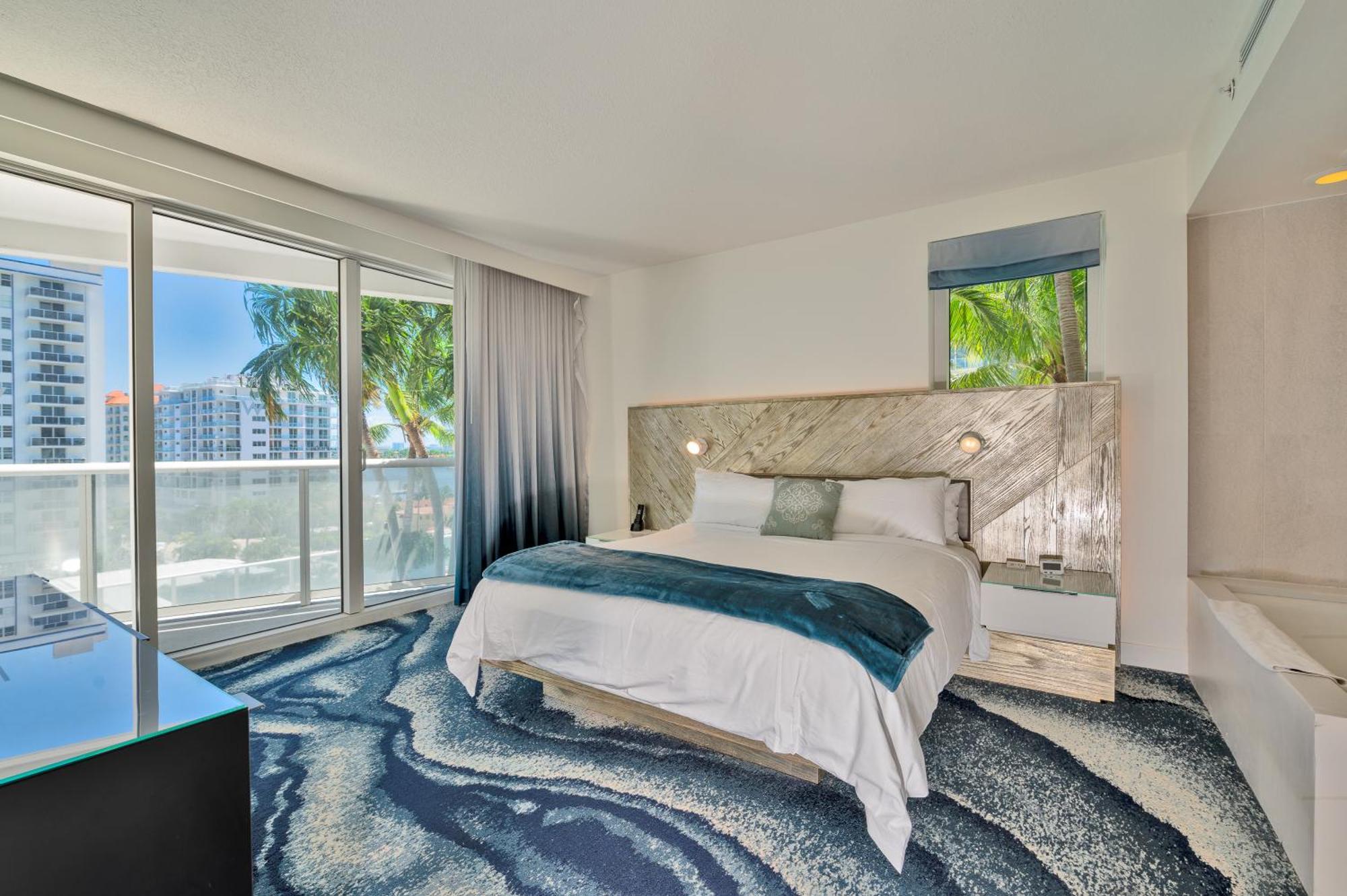 Stylish 1br With 5 Star Amenities And Stunning Views * Fort Lauderdale