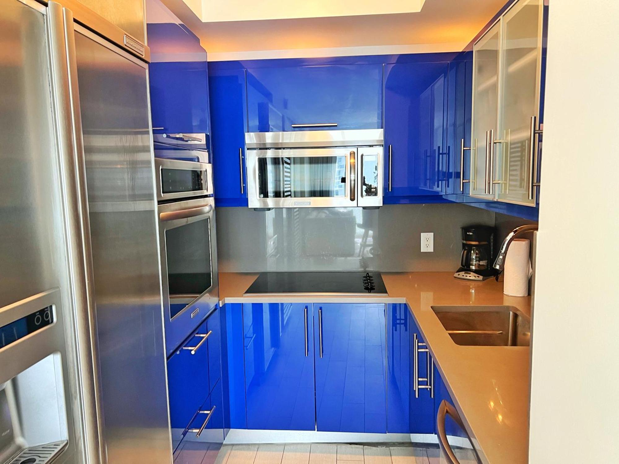 Apartment Elegant 1br Retreat With 5 Star Amenities And Stunning Views
