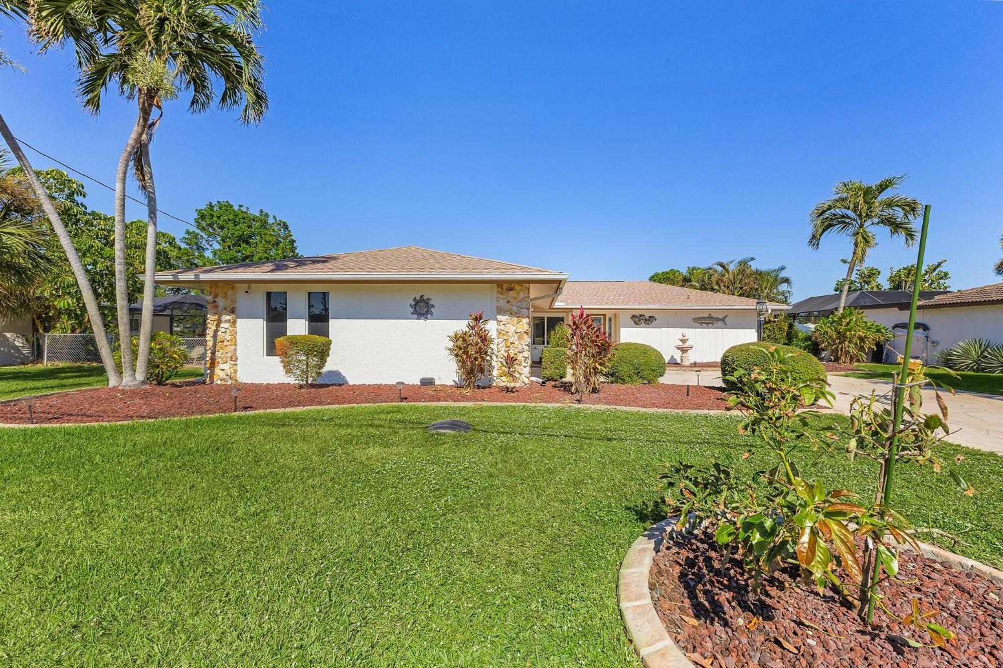 Gulf Access Dock With Tiki Heated Pool Casa Chillotta Roelens Cape Coral