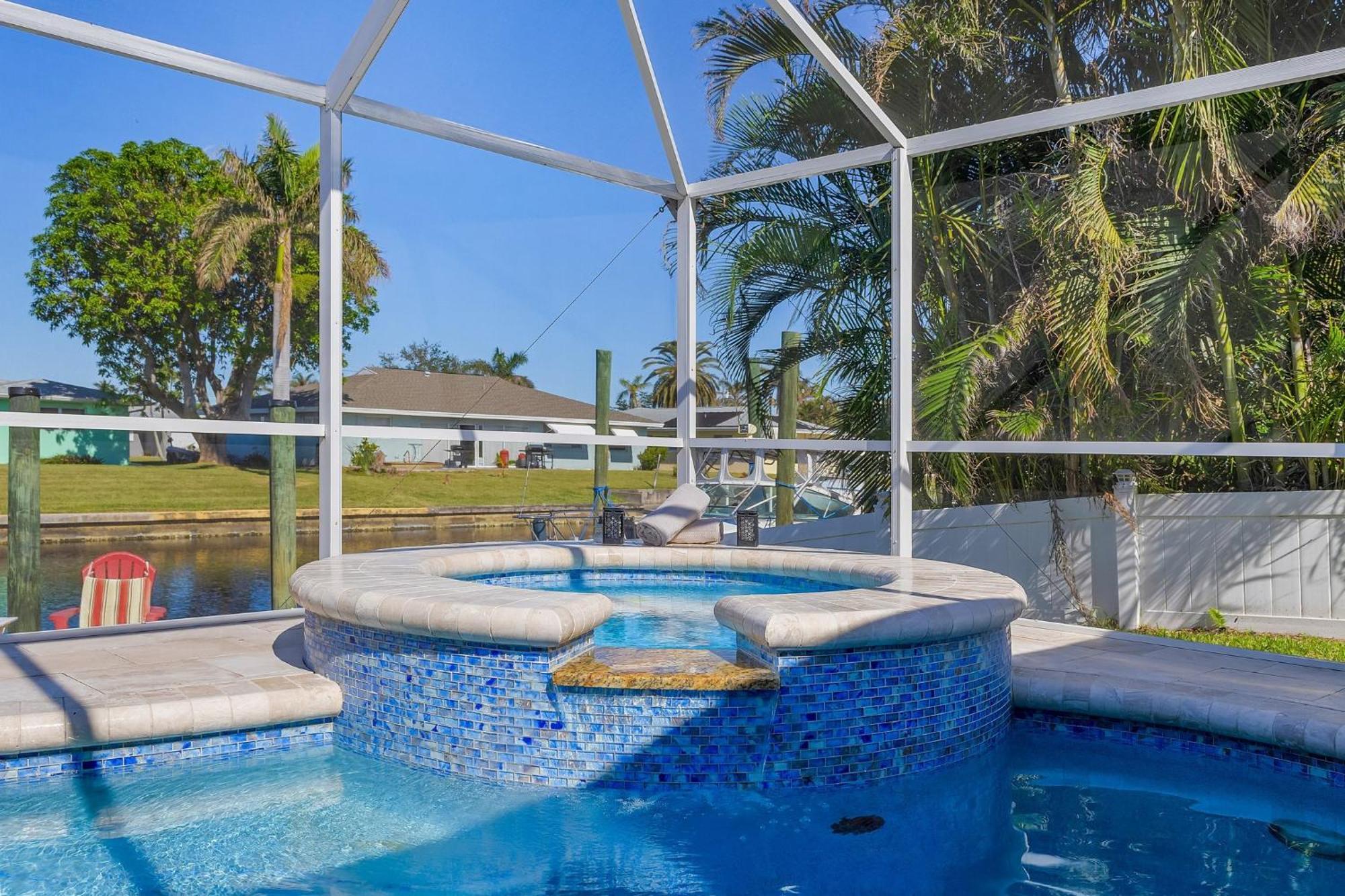 Gulf Access Dock With Tiki Heated Pool Casa Chillotta Roelens Holiday home Cape Coral