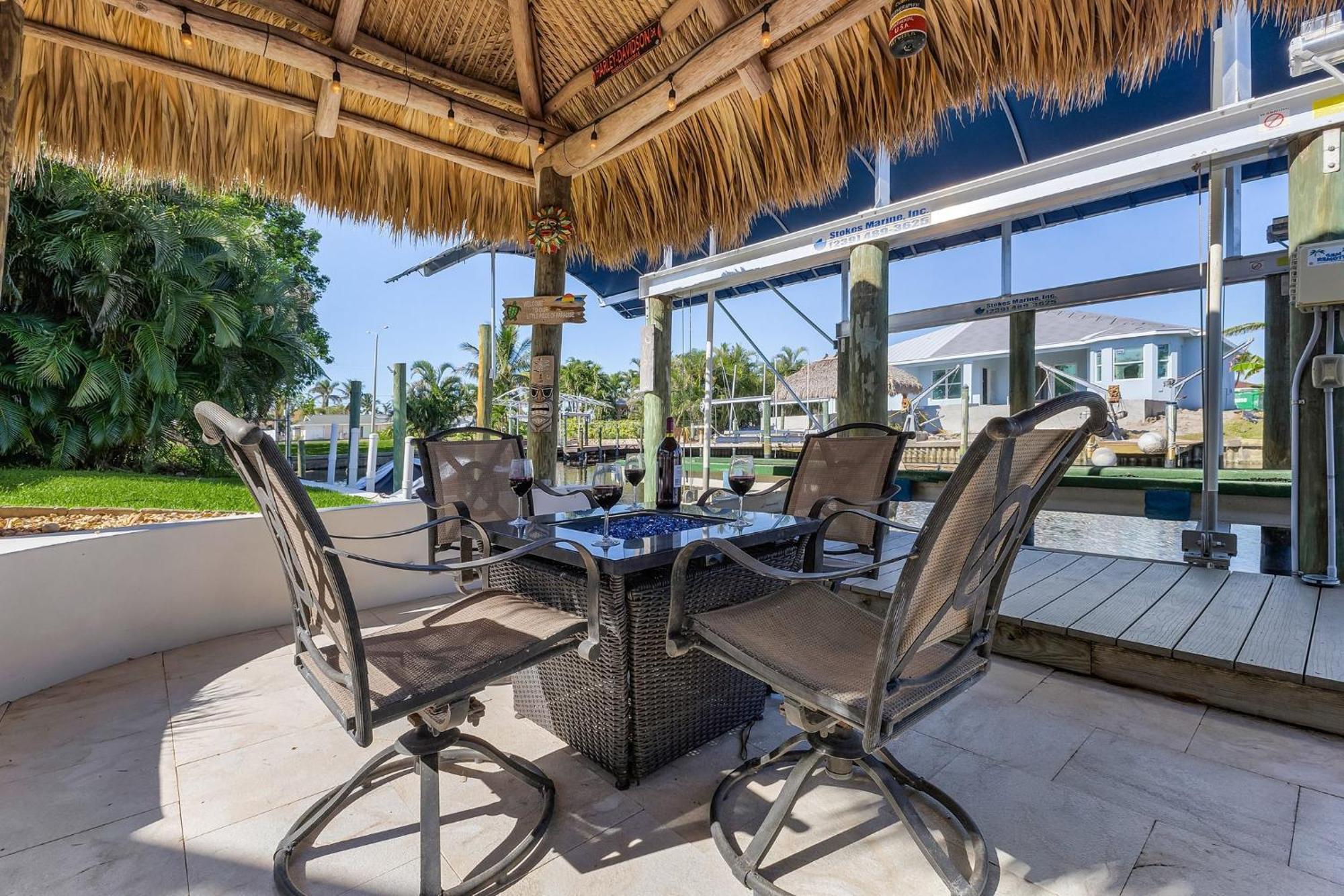Gulf Access Dock With Tiki Heated Pool Casa Chillotta Roelens Holiday home *