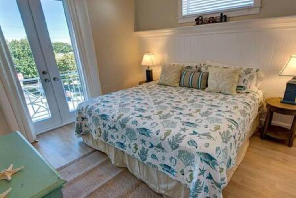 Beachfront Paradise - Direct Access To The Gulf Holiday home Bradenton Beach