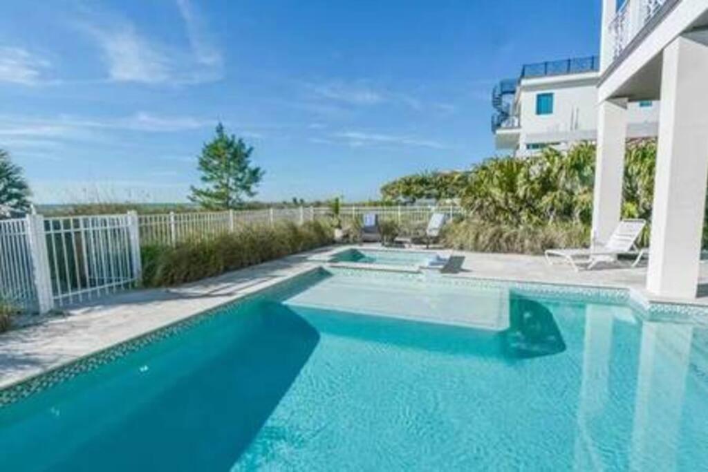 Beachfront Paradise - Direct Access To The Gulf * Bradenton Beach