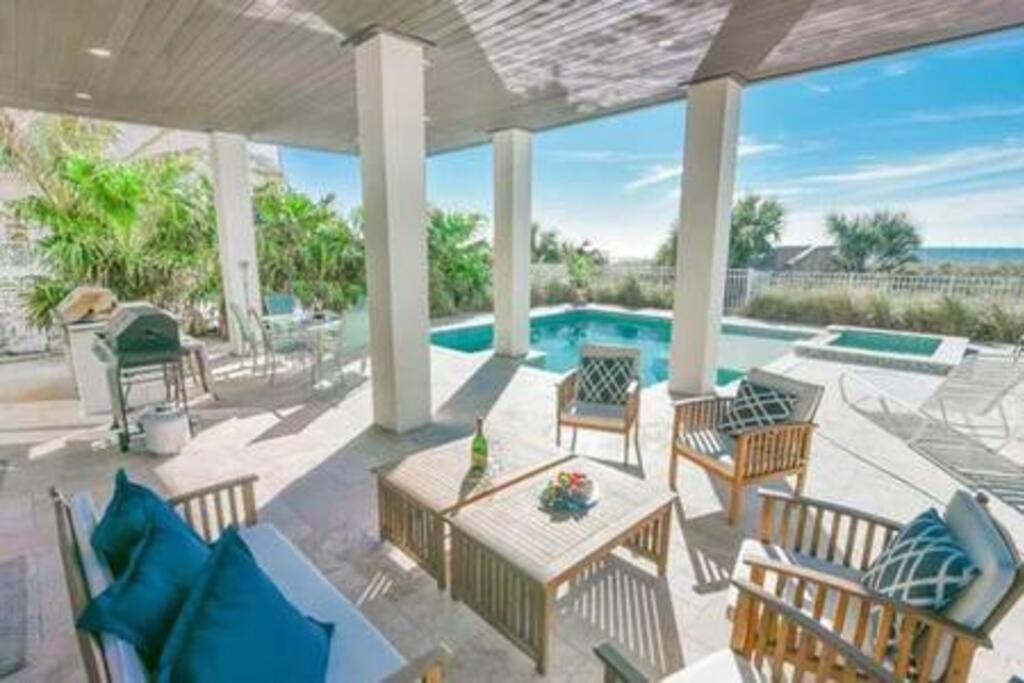 Beachfront Paradise - Direct Access To The Gulf Holiday home Bradenton Beach