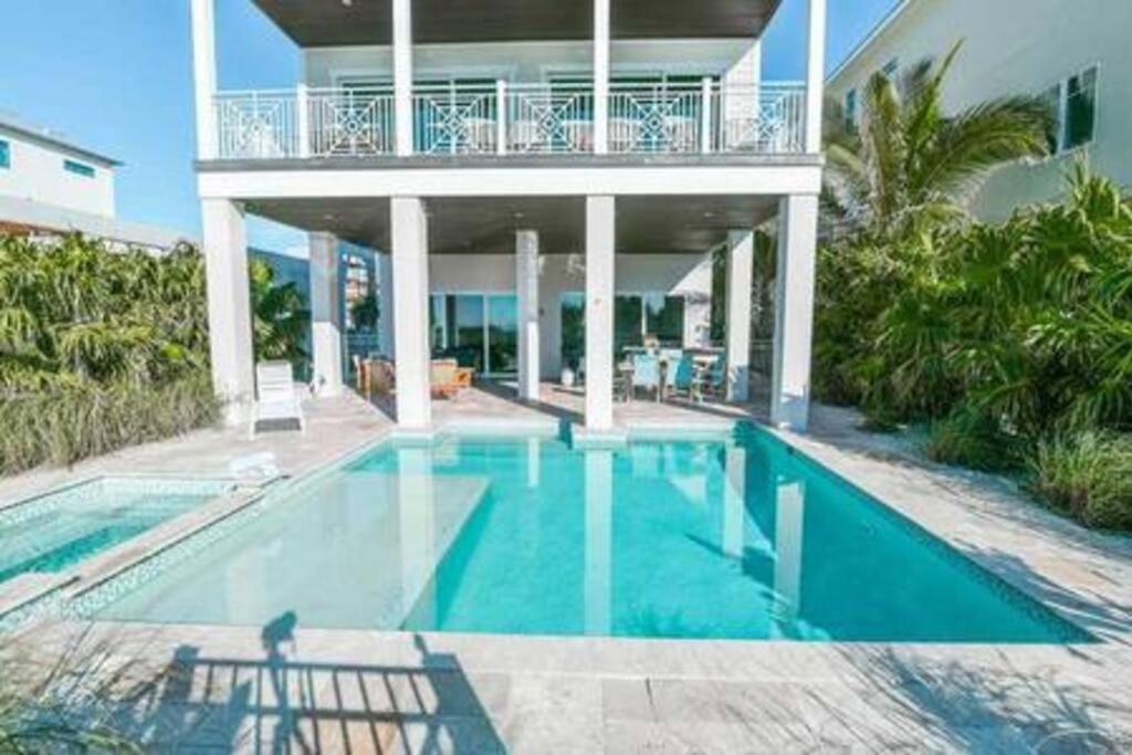Beachfront Paradise - Direct Access To The Gulf