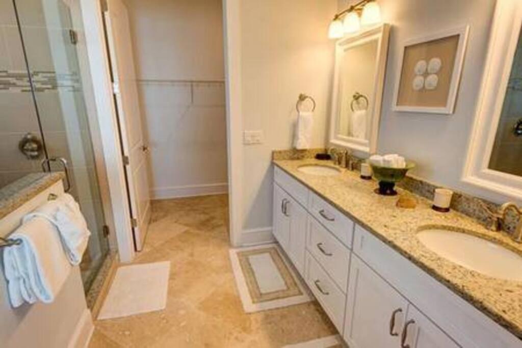 Beachfront Paradise - Direct Access To The Gulf Holiday home
