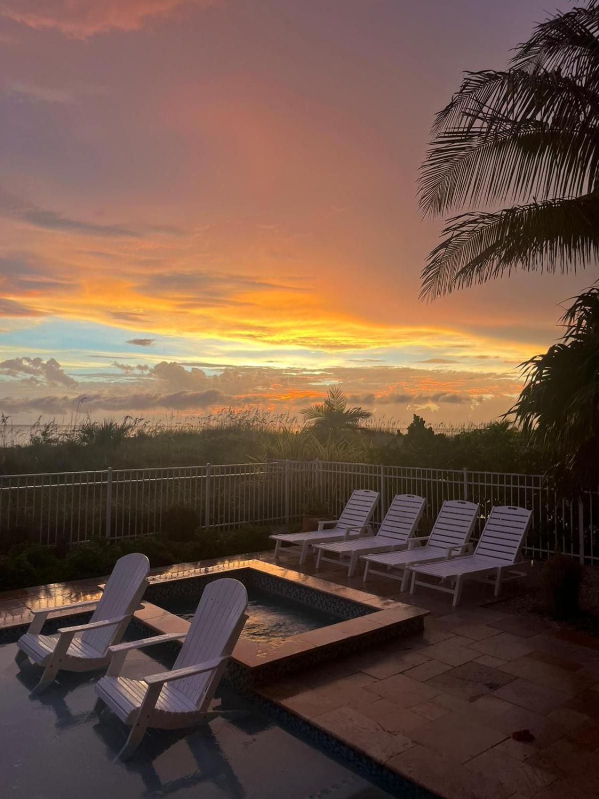 Beachfront Paradise - Direct Access To The Gulf Holiday home Bradenton Beach