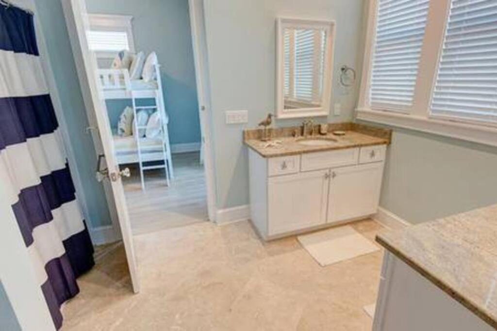 Beachfront Paradise - Direct Access To The Gulf Holiday home *
