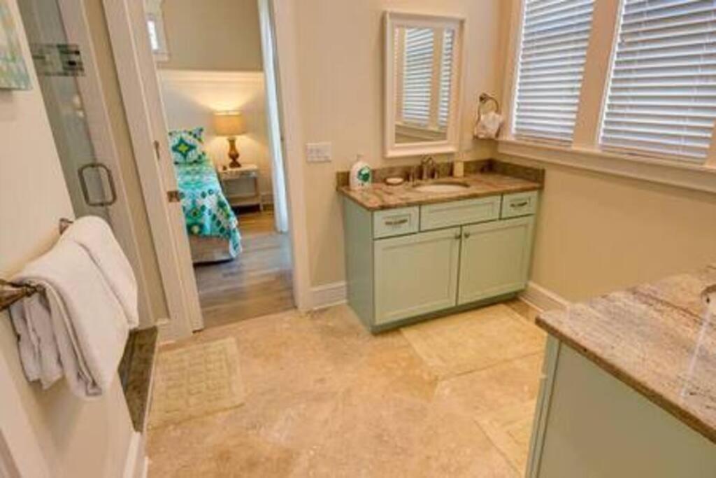 Beachfront Paradise - Direct Access To The Gulf * Bradenton Beach