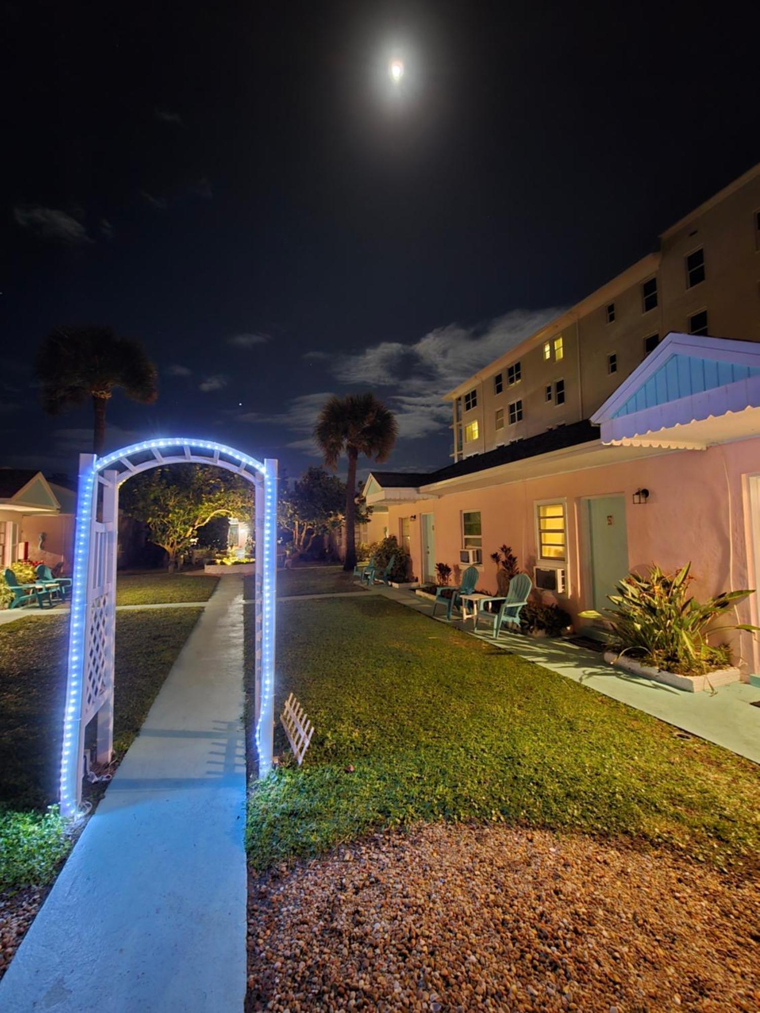 Oceanfront Sea Scape Motel 2*