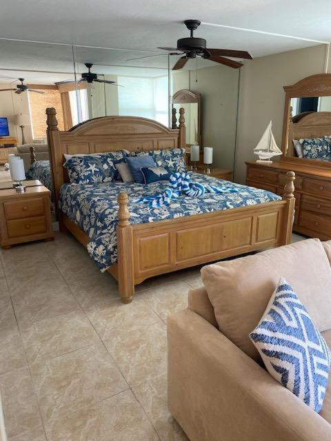 Panoramic Gulf Views: Beachfront Condo, Pool *