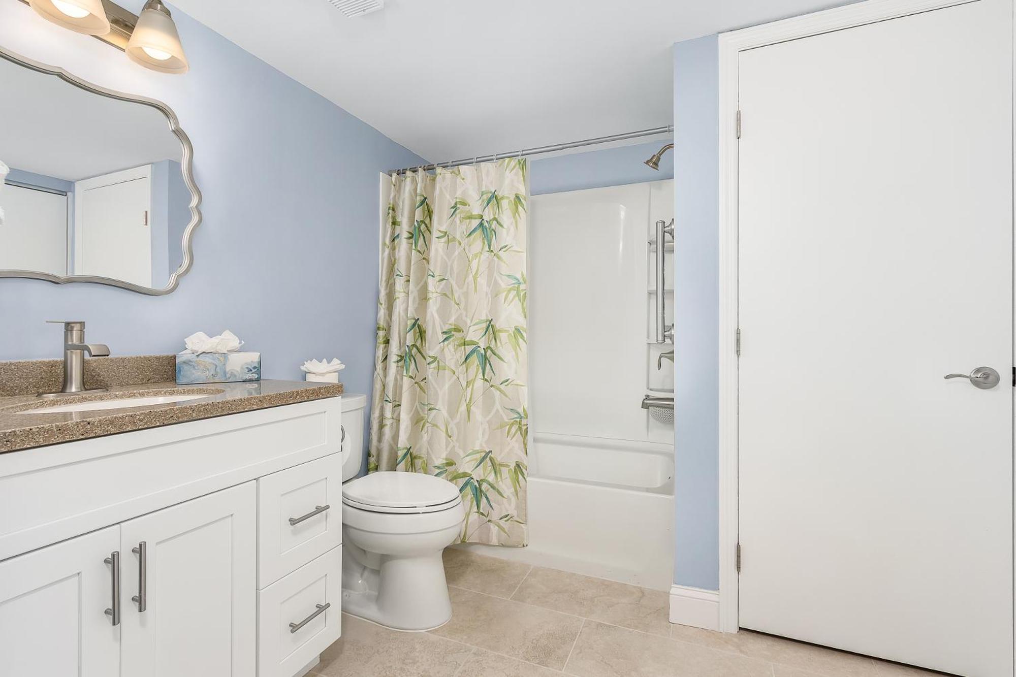 Panoramic Gulf Views: Beachfront Condo, Pool Holiday home