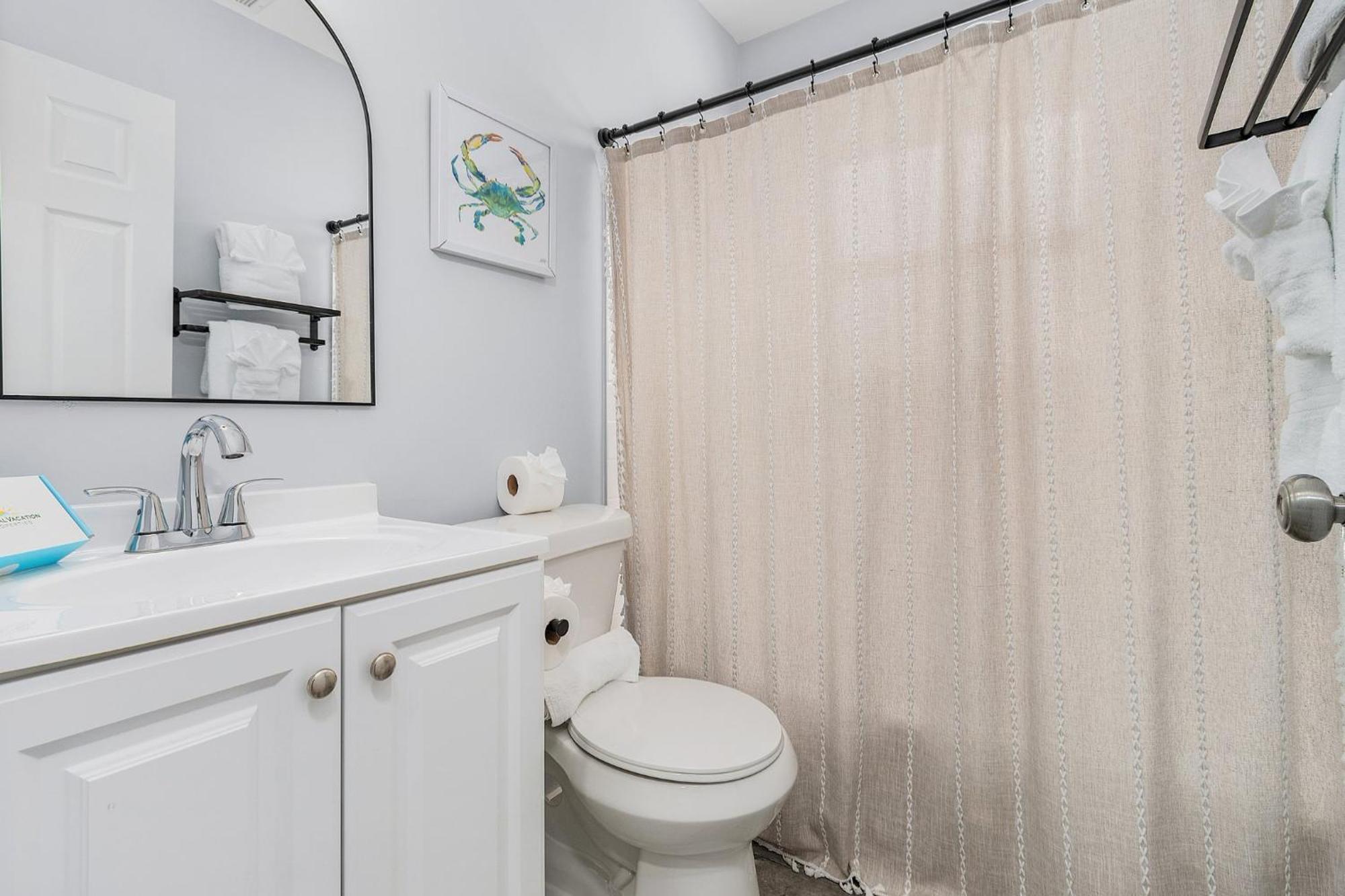 Stylish W/ Pool, Access & Pet-friendly *
