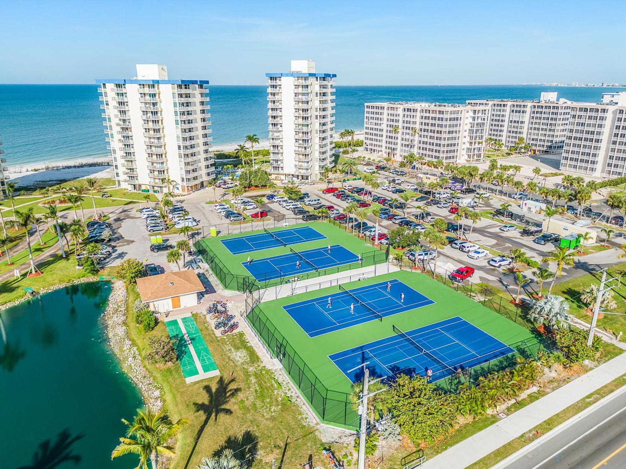 Holiday home Panoramic Gulf Views: Beachfront Condo, Pool *