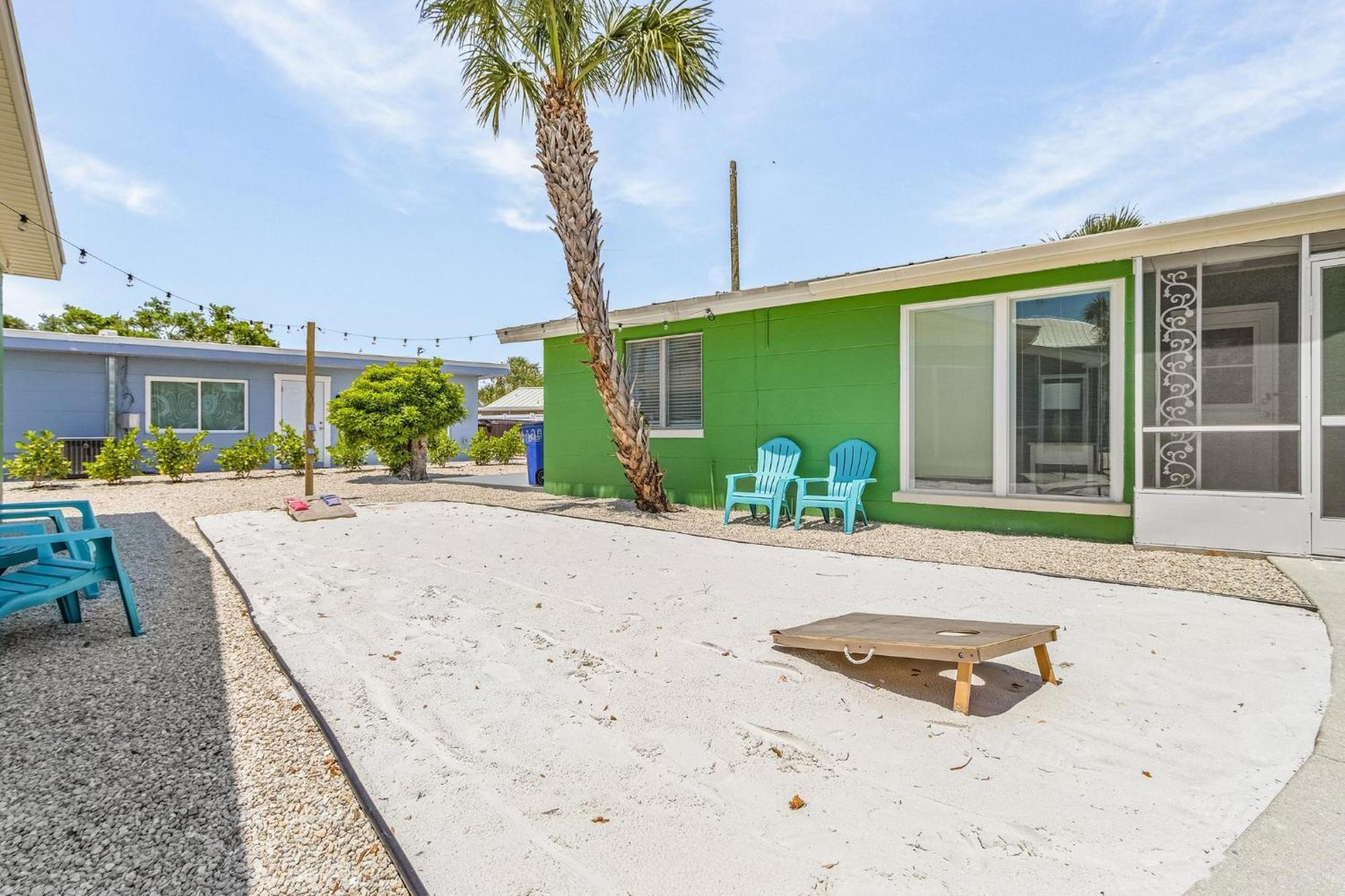 Stylish W/ Pool, Access & Pet-friendly *