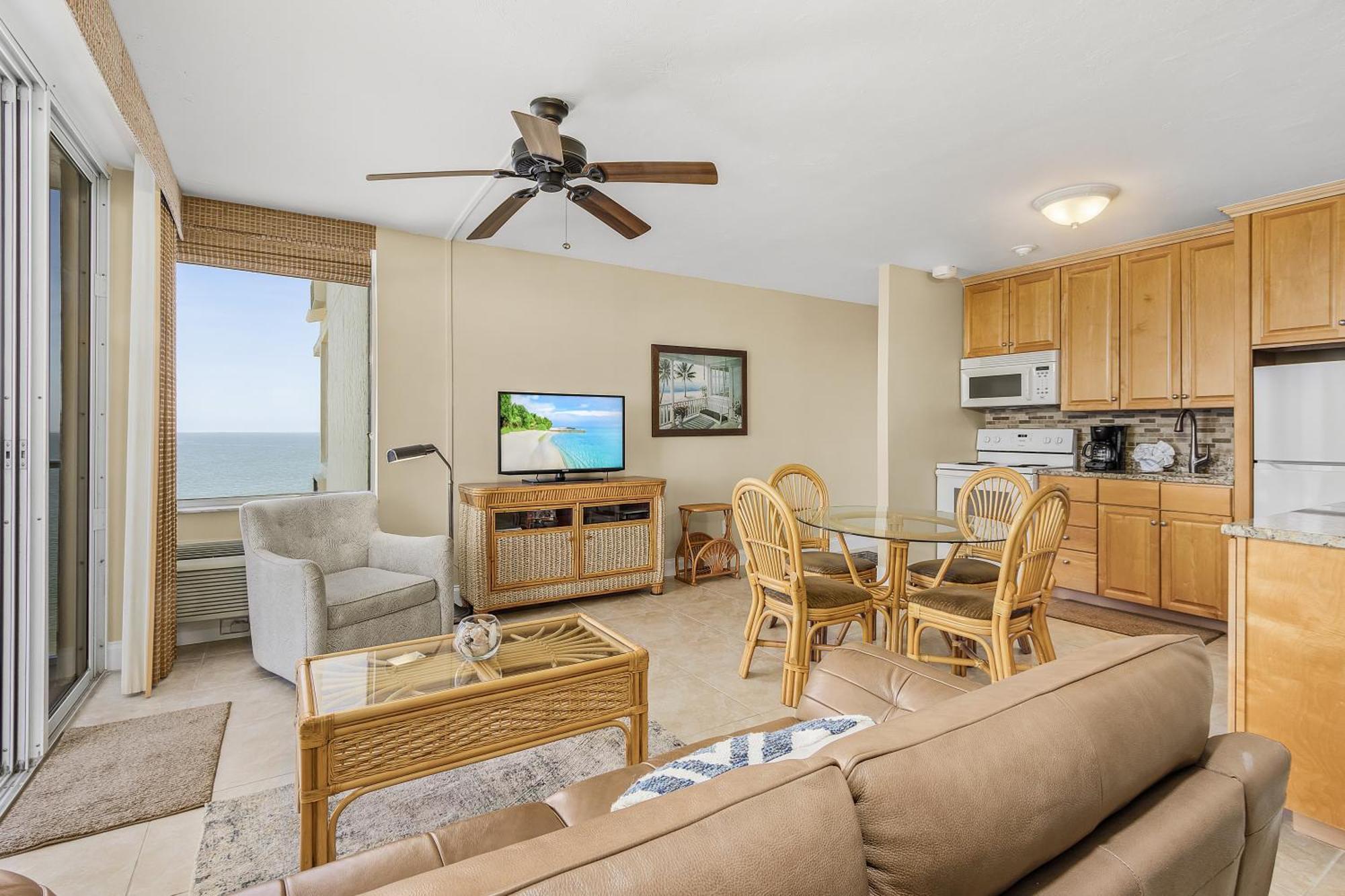 Holiday home Panoramic Gulf Views: Beachfront Condo, Pool Fort Myers Beach