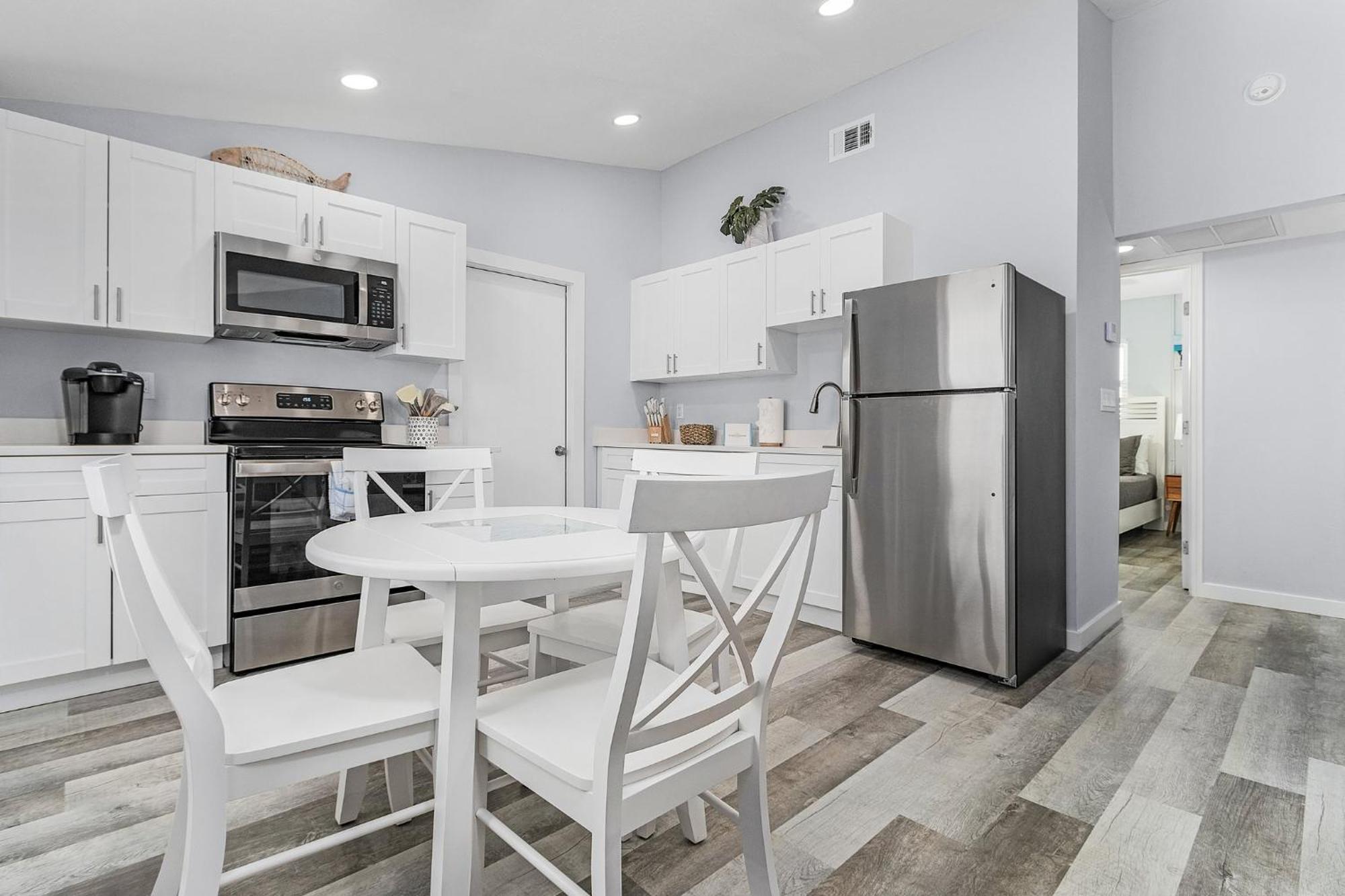 Stylish W/ Pool, Access & Pet-friendly *