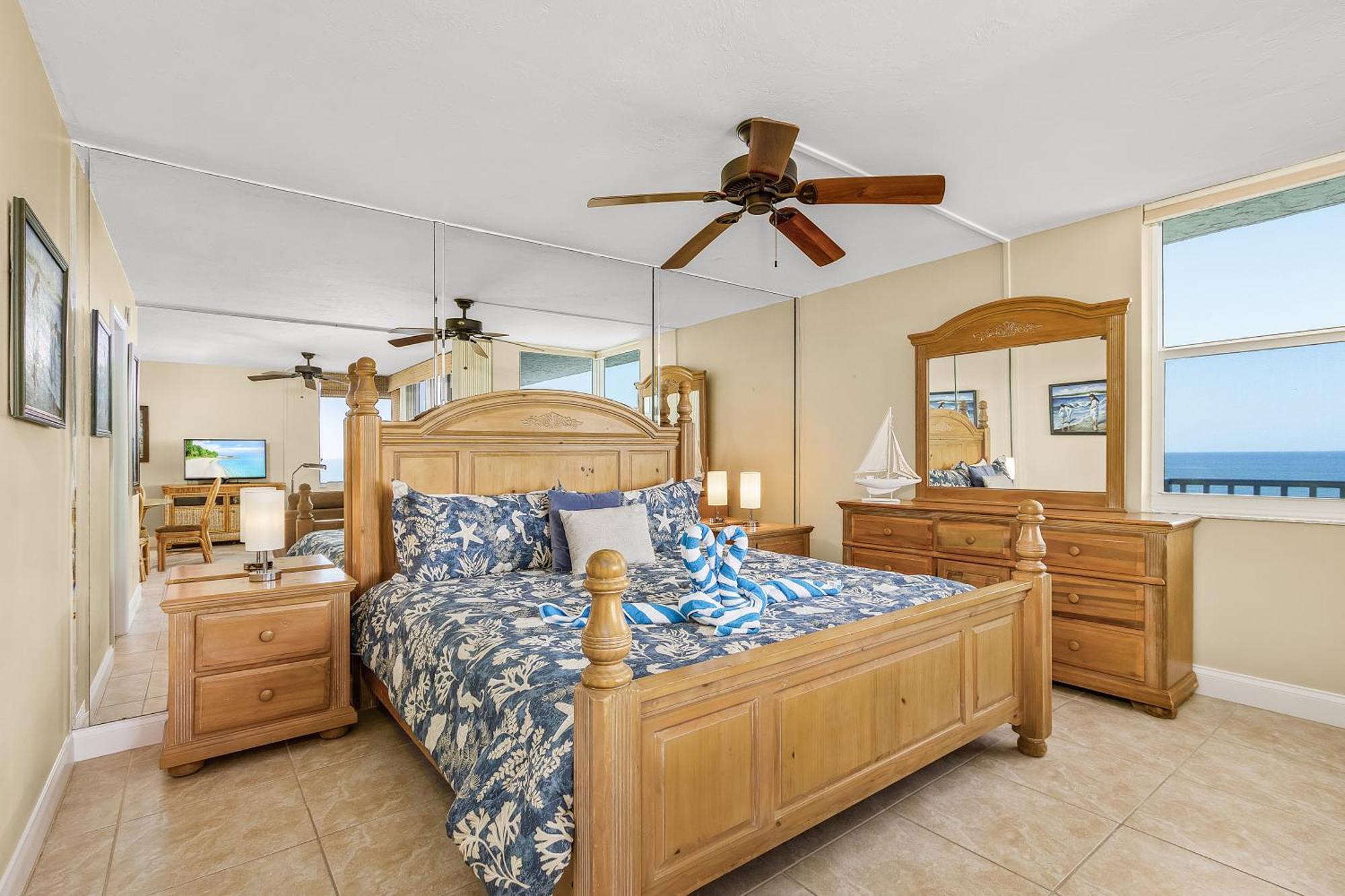 Panoramic Gulf Views: Beachfront Condo, Pool