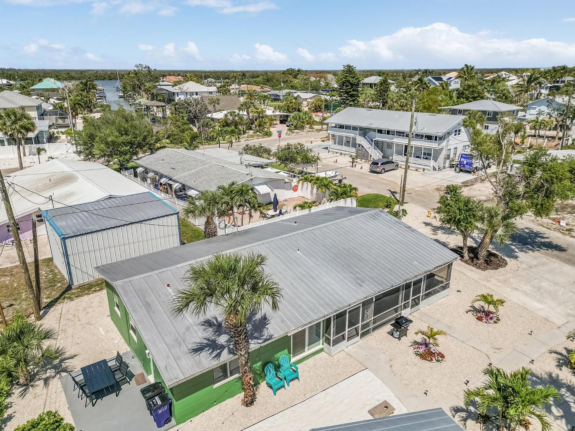 Dune Our Thing Manor: 8br Retreat W/ Pool & Fort Myers Beach