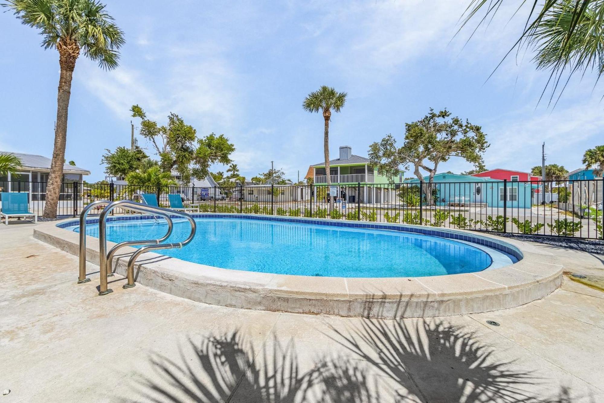 Dune Our Thing Manor: 8br Retreat W/ Pool & *