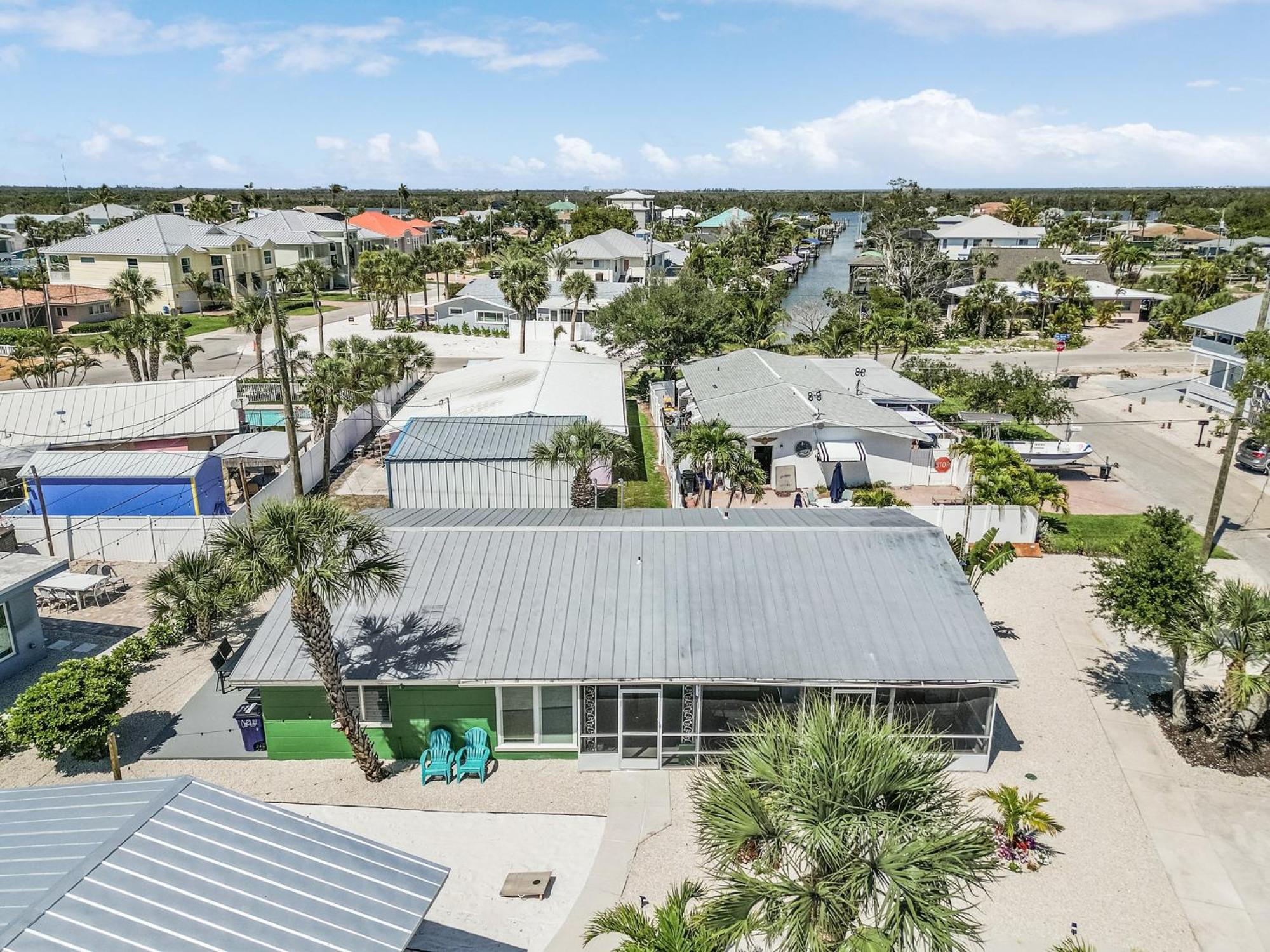 Dune Our Thing Manor: 8br Retreat W/ Pool & Holiday home *