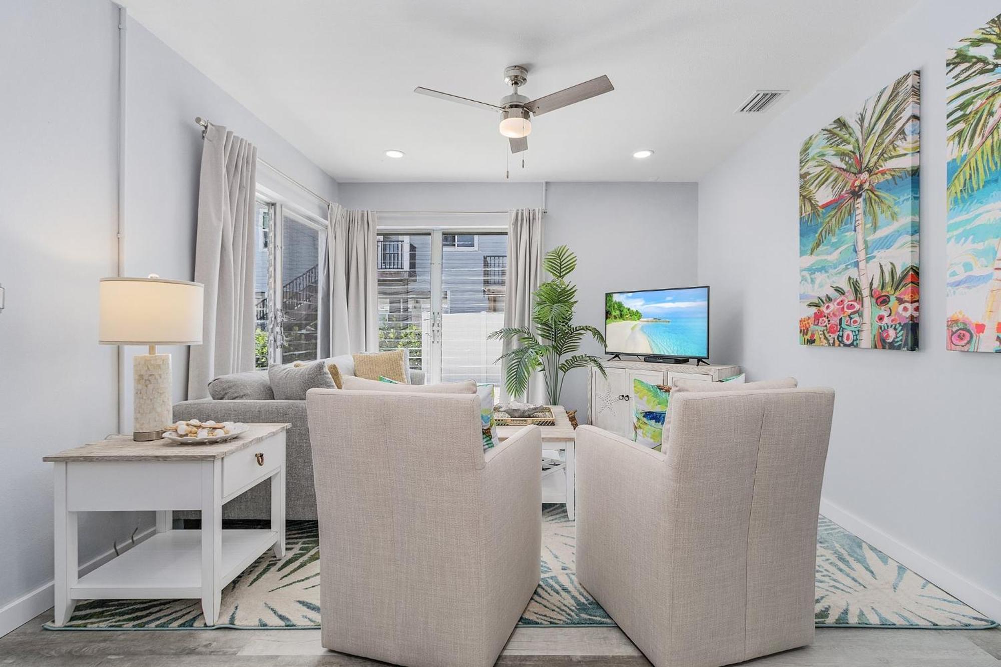 Dune Our Thing Manor: 8br Retreat W/ Pool & Holiday home *