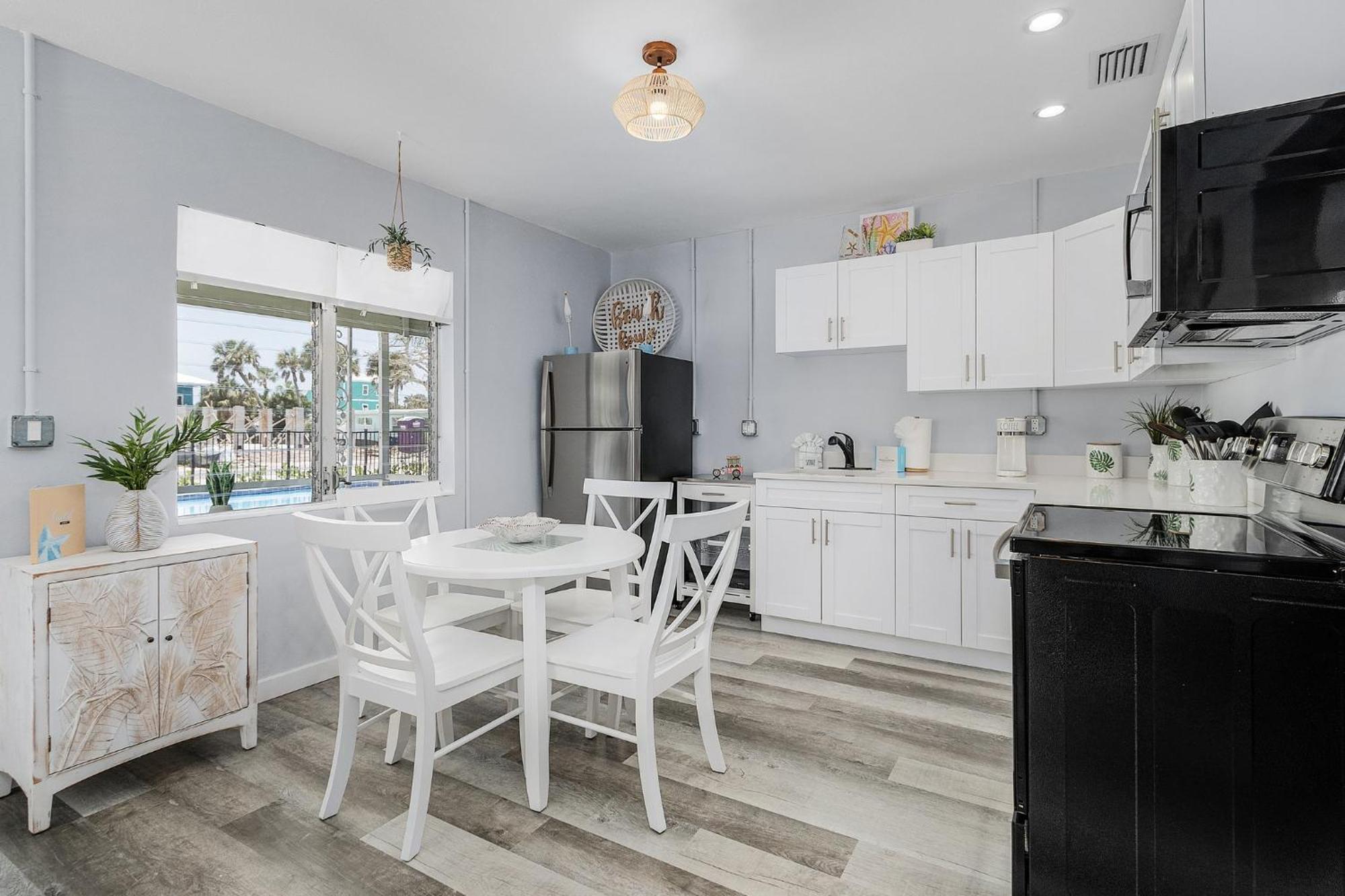 Dune Our Thing Manor: 8br Retreat W/ Pool & Holiday home Fort Myers Beach