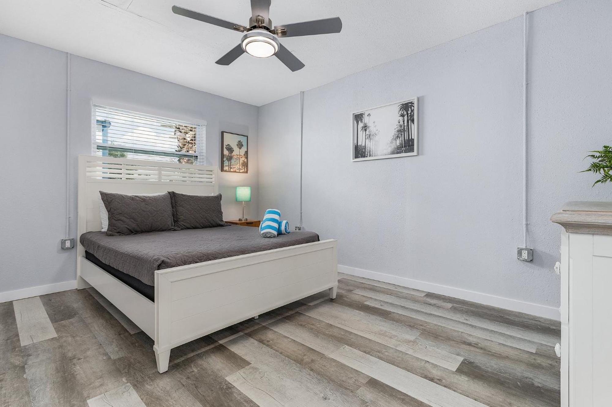 Dune Our Thing Manor: 8br Retreat W/ Pool & Holiday home Fort Myers Beach