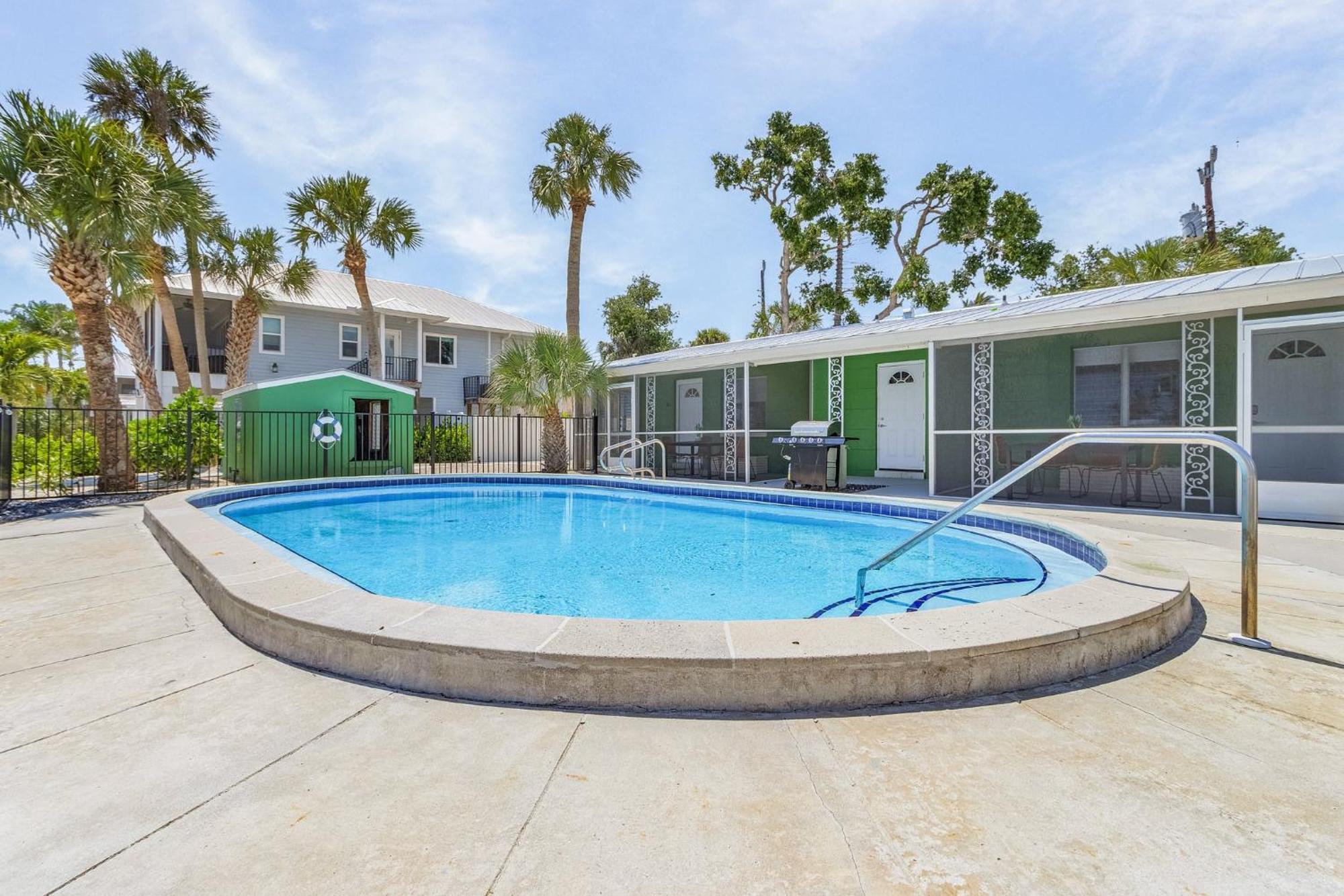 Dune Our Thing Manor: 8br Retreat W/ Pool & * Fort Myers Beach