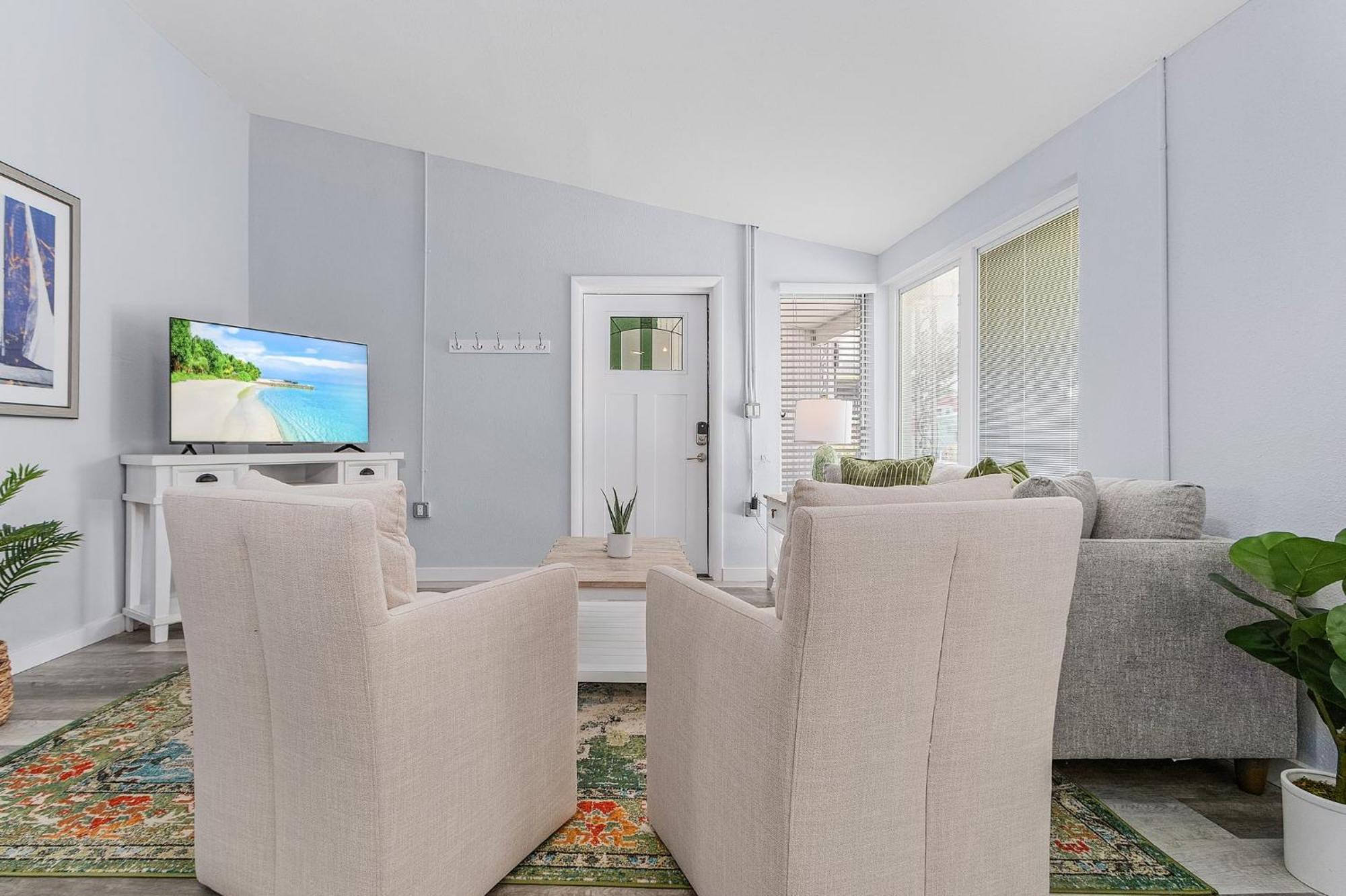 Dune Our Thing Manor: 8br Retreat W/ Pool & Holiday home
