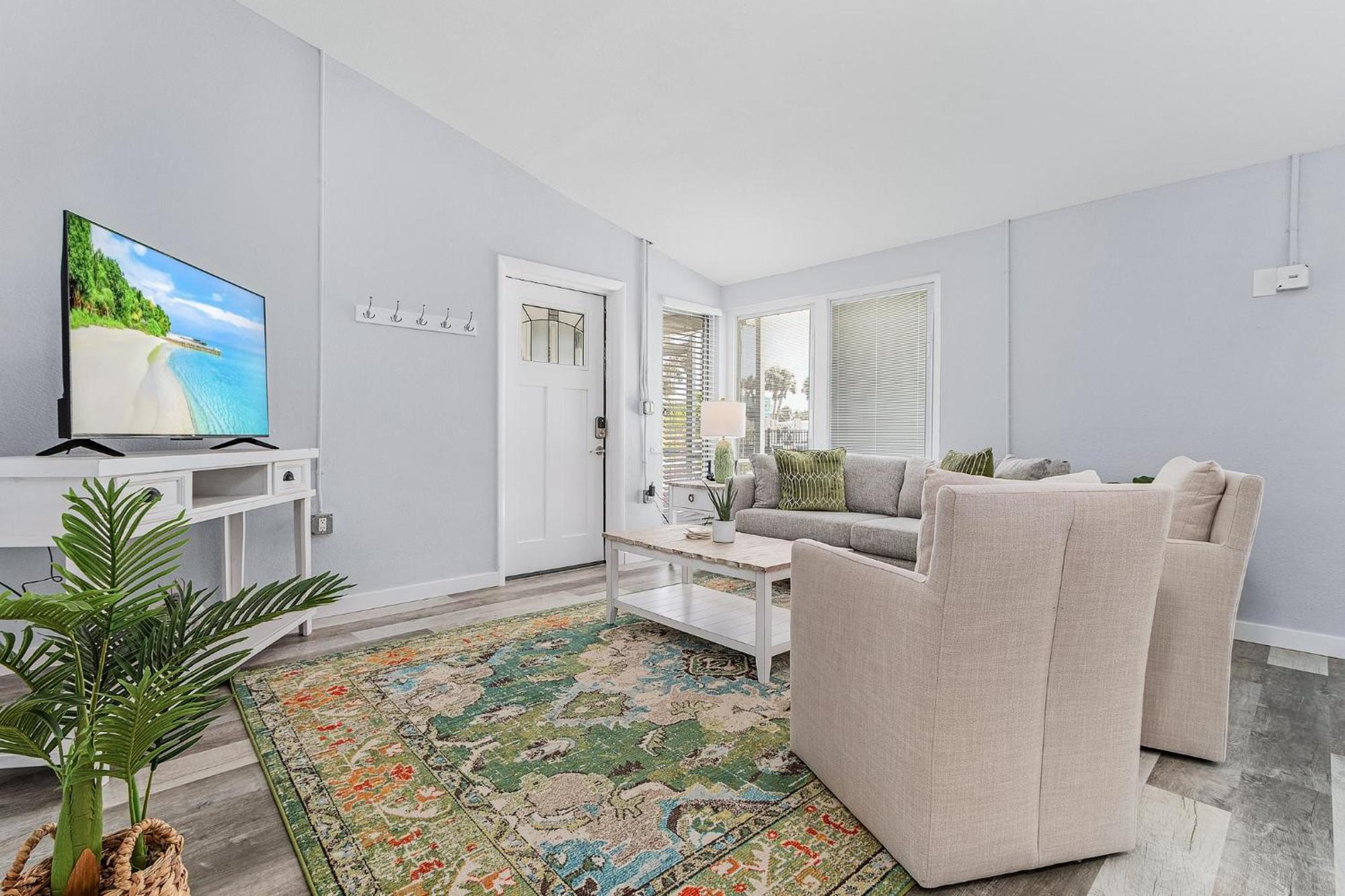 Dune Our Thing Manor: 8br Retreat W/ Pool & Fort Myers Beach