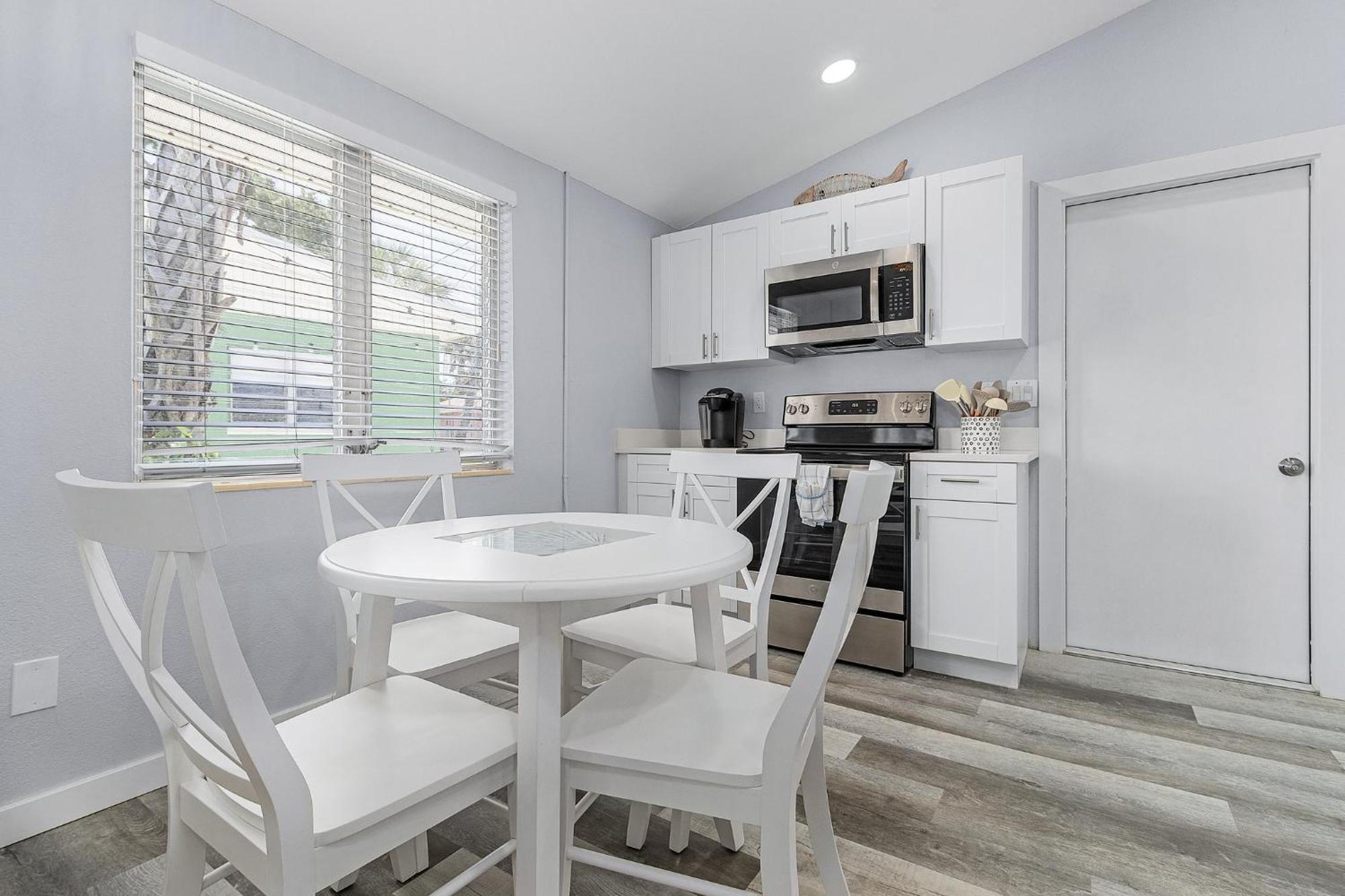Dune Our Thing Manor: 8br Retreat W/ Pool & Fort Myers Beach