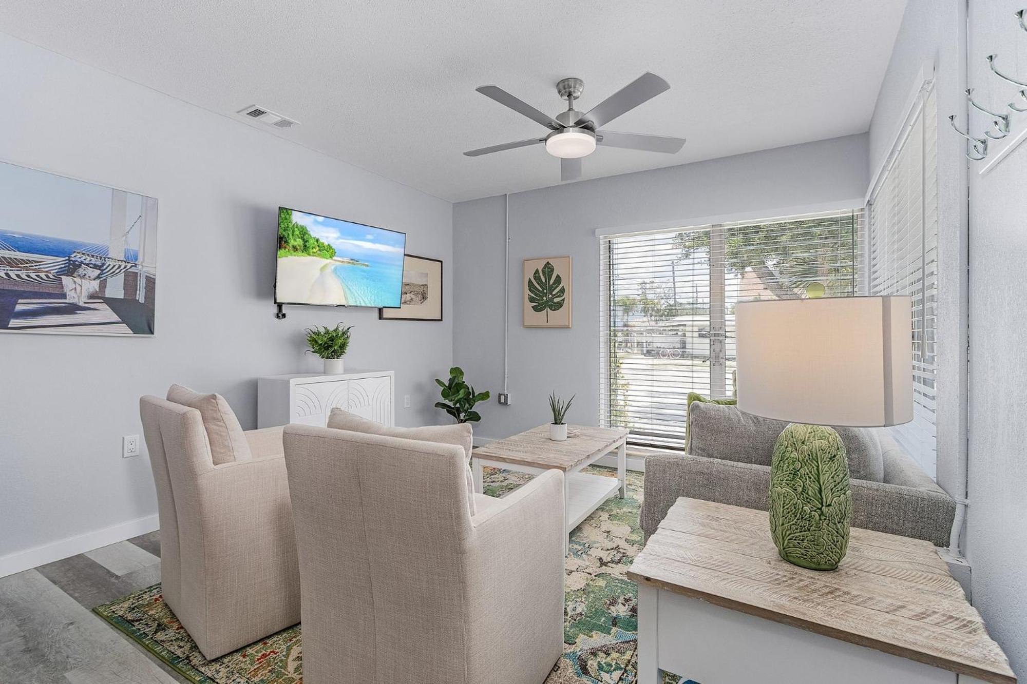 Dune Our Thing Manor: 8br Retreat W/ Pool & Holiday home *