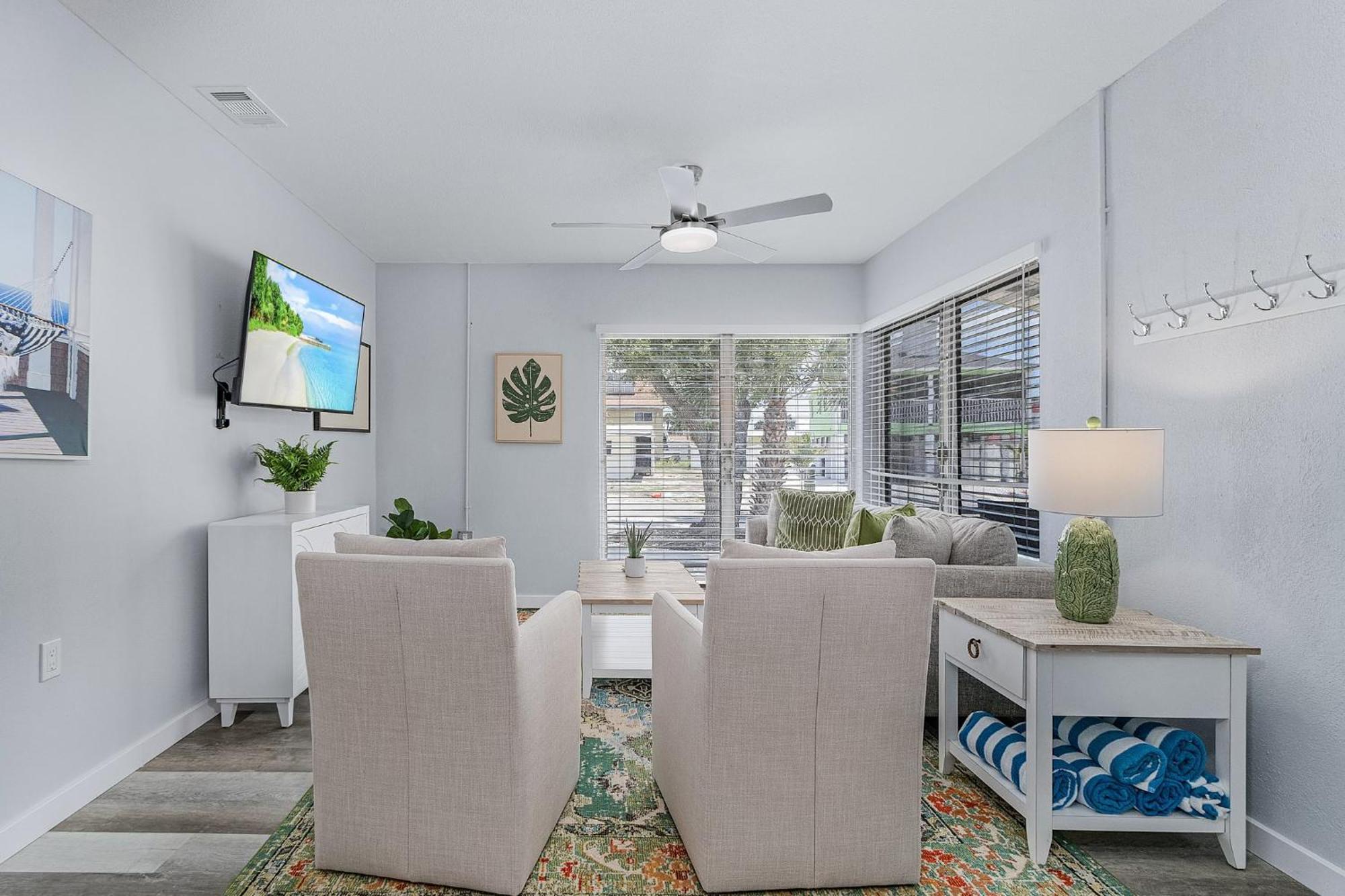 Dune Our Thing Manor: 8br Retreat W/ Pool & Holiday home *