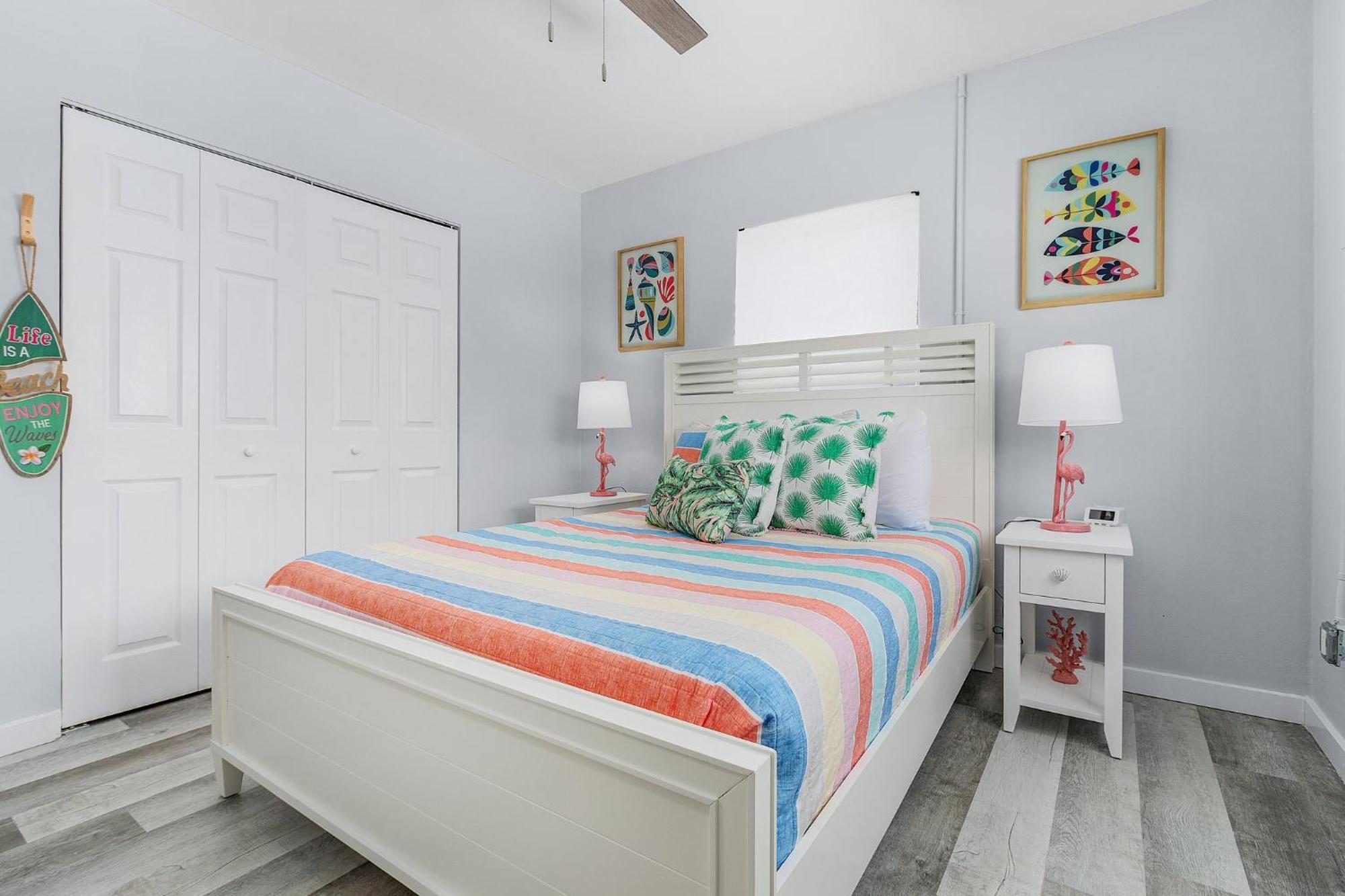 Cozy Beachside Retreat: Pool, Modern Decor & Holiday home Fort Myers Beach