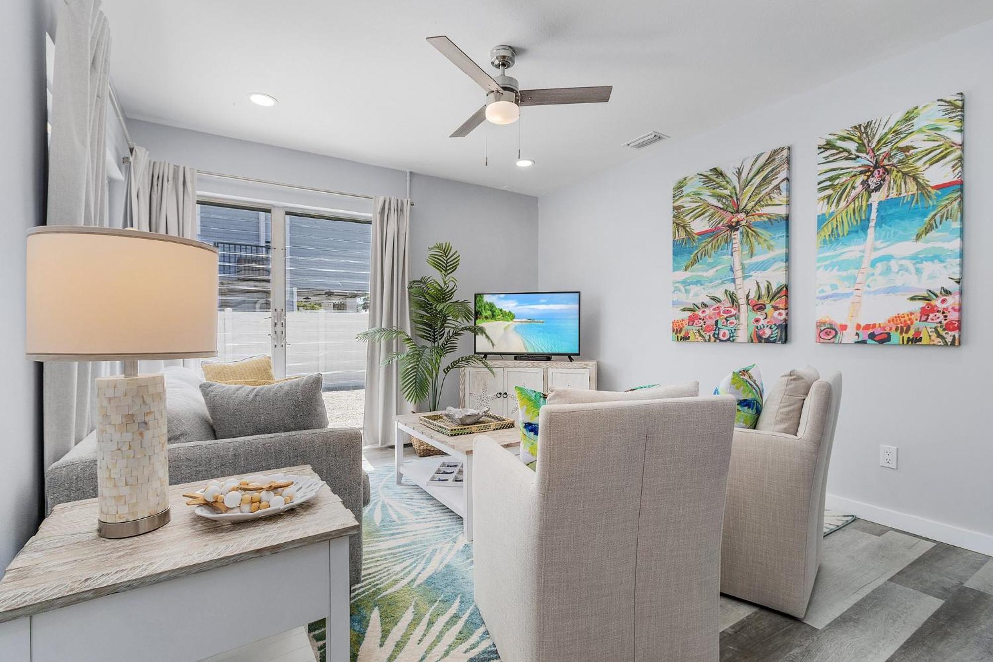 Spacious 4br Duplex: Pool, Access & Bbq Area *