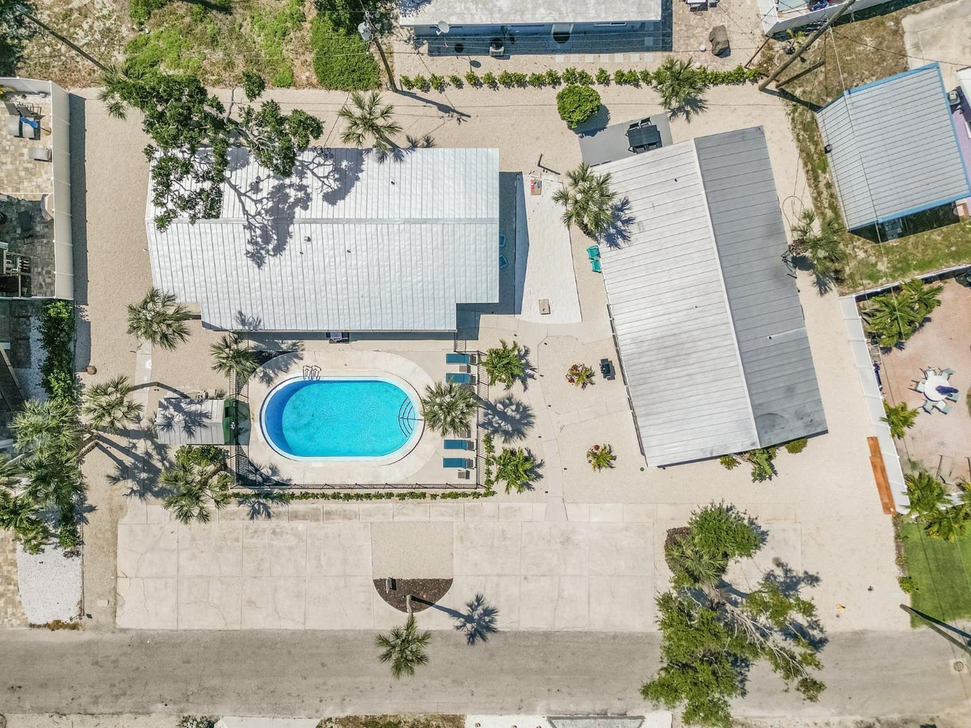Spacious 4br Duplex: Pool, Access & Bbq Area Holiday home *