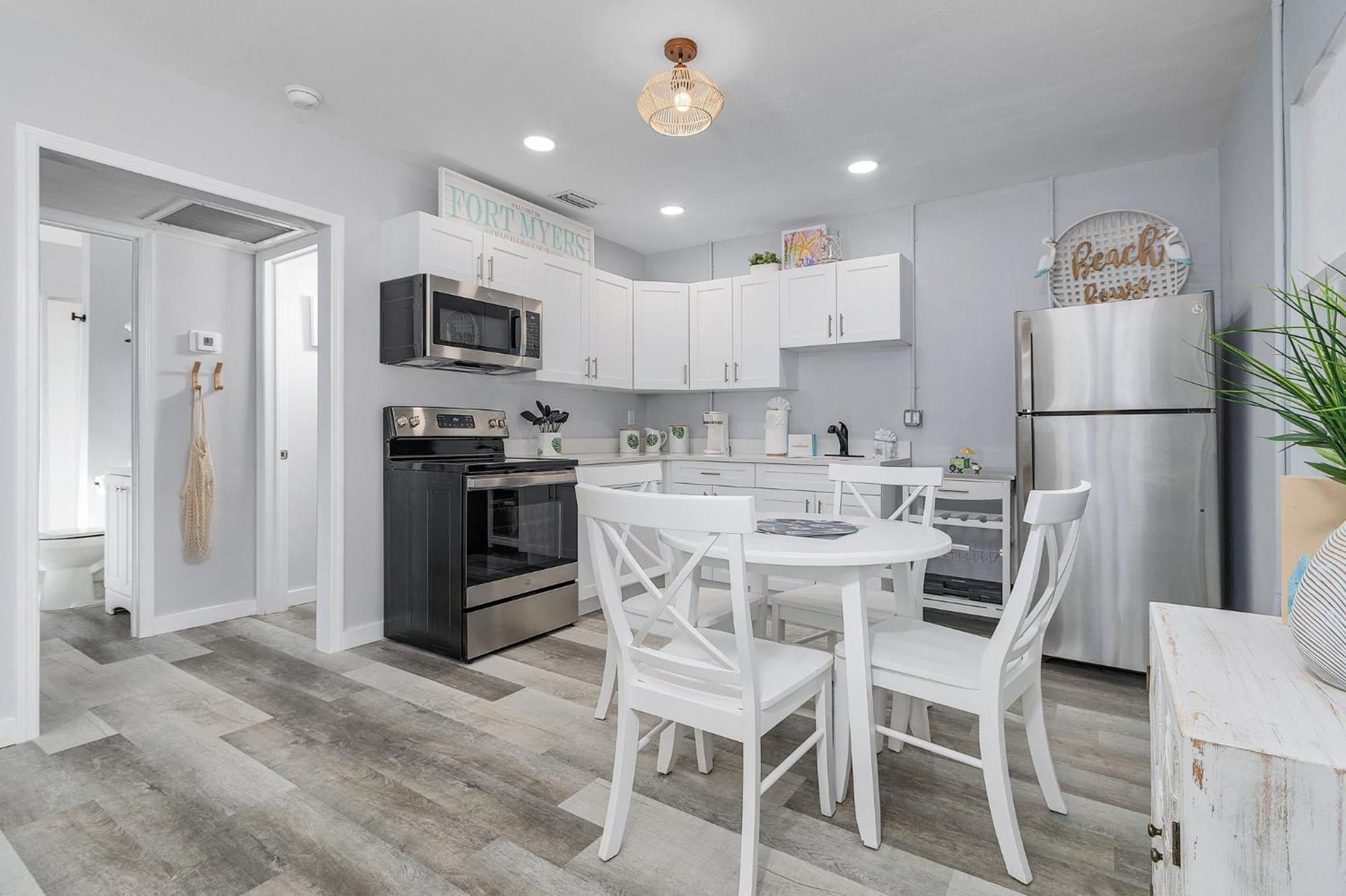 Spacious 4br Duplex: Pool, Access & Bbq Area Fort Myers Beach