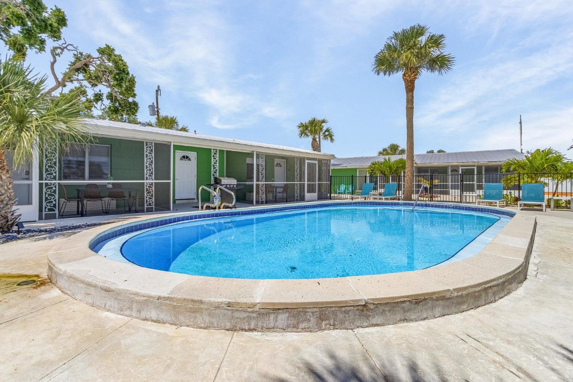 Holiday home Spacious 4br Duplex: Pool, Access & Bbq Area
