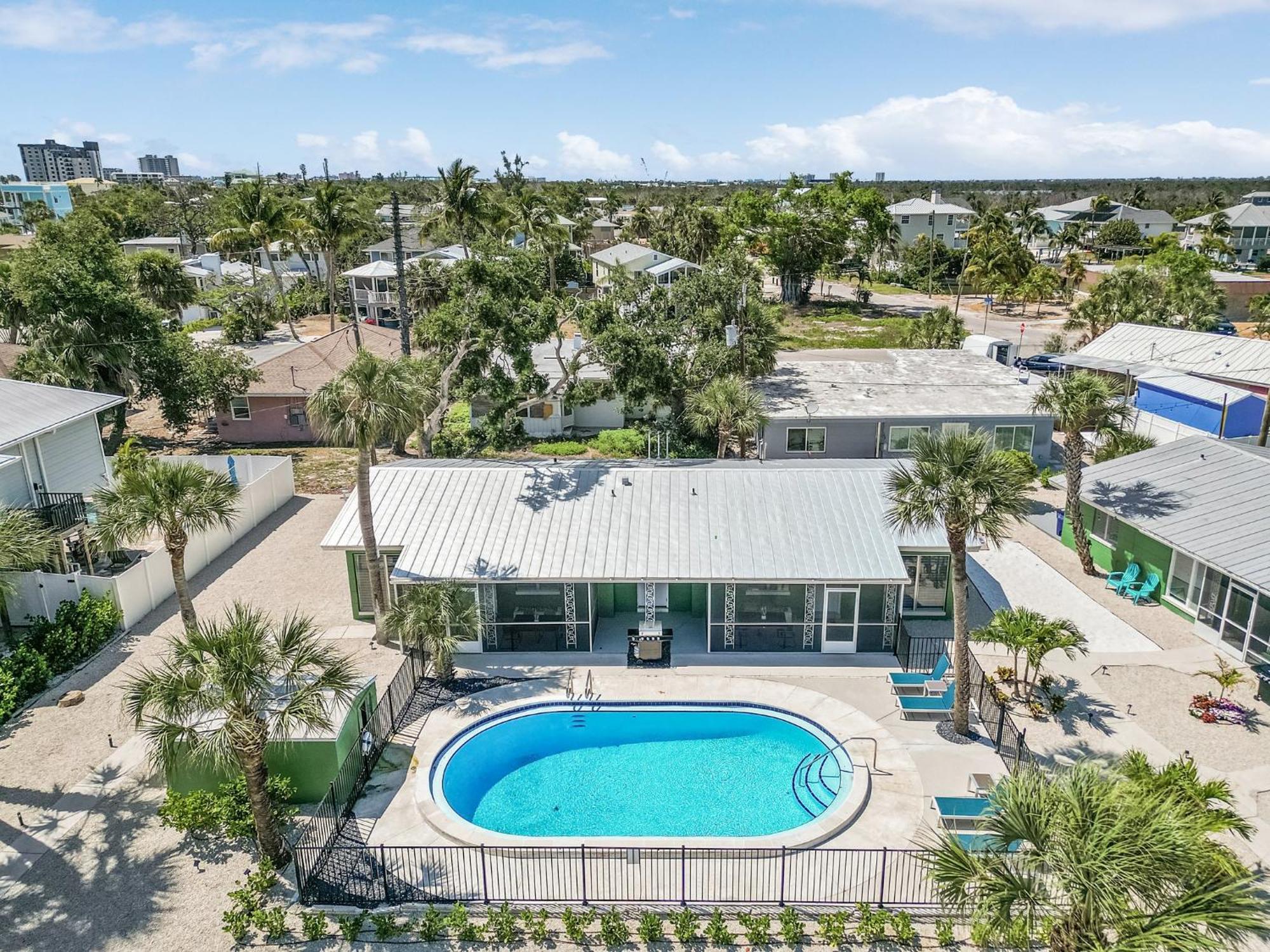 Holiday home Spacious 4br Duplex: Pool, Access & Bbq Area Fort Myers Beach