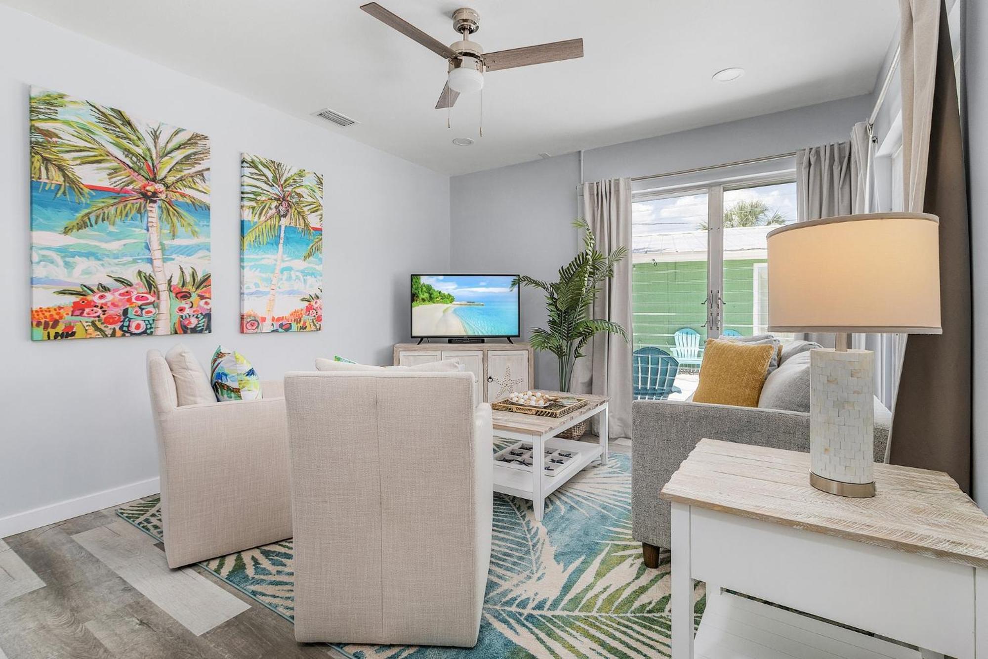 Spacious 4br Duplex: Pool, Access & Bbq Area *