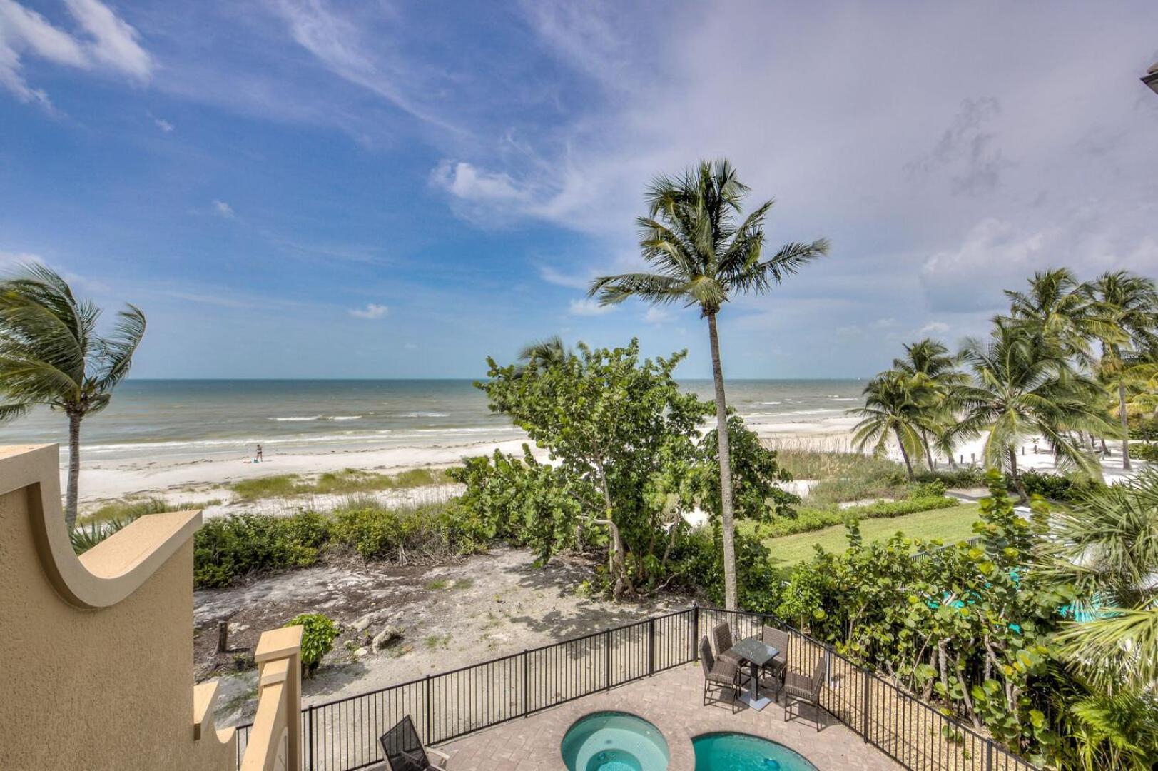 Big Kahuna Oasis: 10br, Pools & Access Holiday home