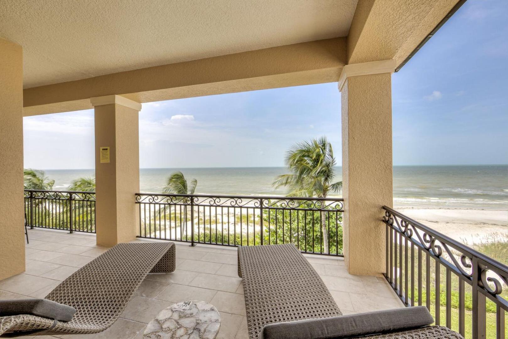 Big Kahuna Oasis: 10br, Pools & Access Holiday home