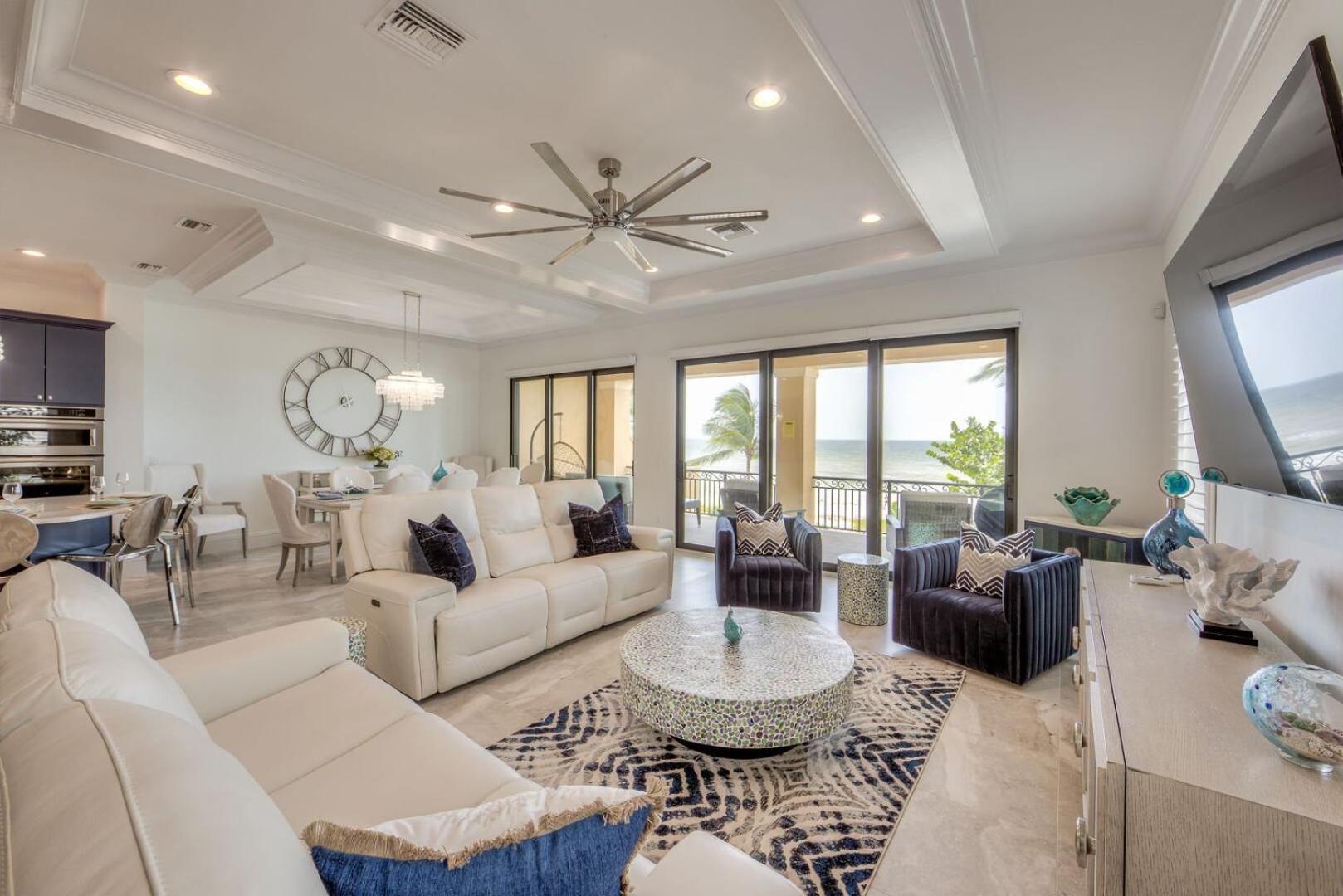 Big Kahuna Oasis: 10br, Pools & Access Holiday home *