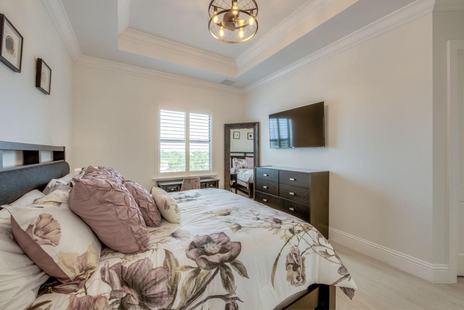 Big Kahuna Oasis: 10br, Pools & Access Holiday home
