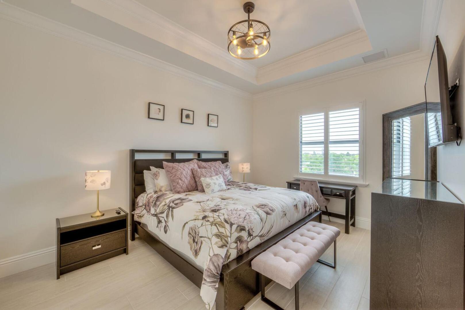 Big Kahuna Oasis: 10br, Pools & Access * Fort Myers Beach