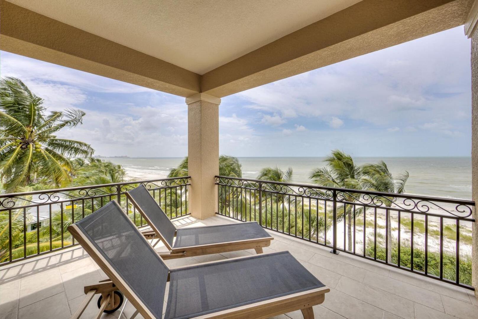 Big Kahuna Oasis: 10br, Pools & Access Holiday home