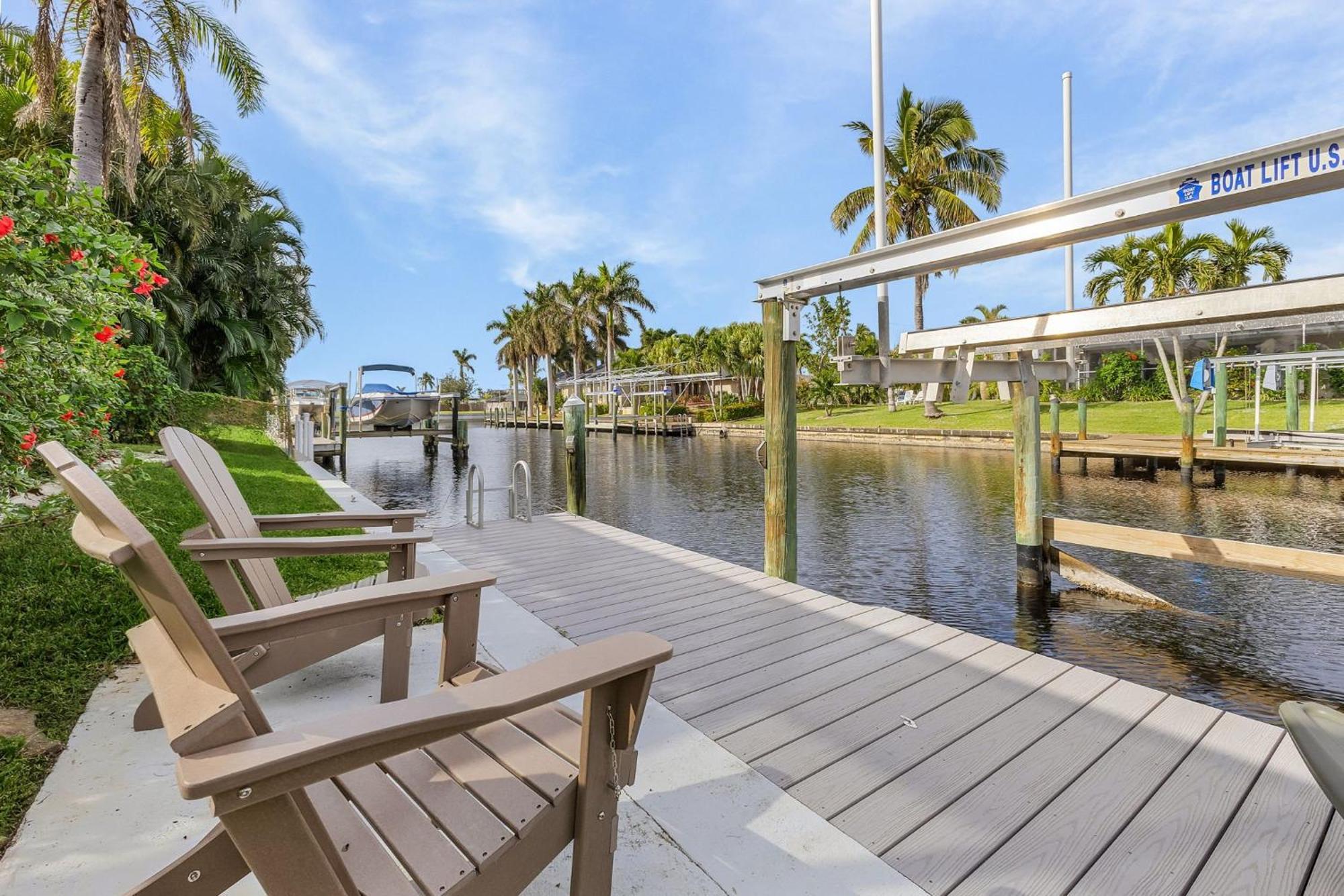 Waterfront Living, Dock, Heated Pool & - Gulf Gate Oasis - Roelens Cape Coral