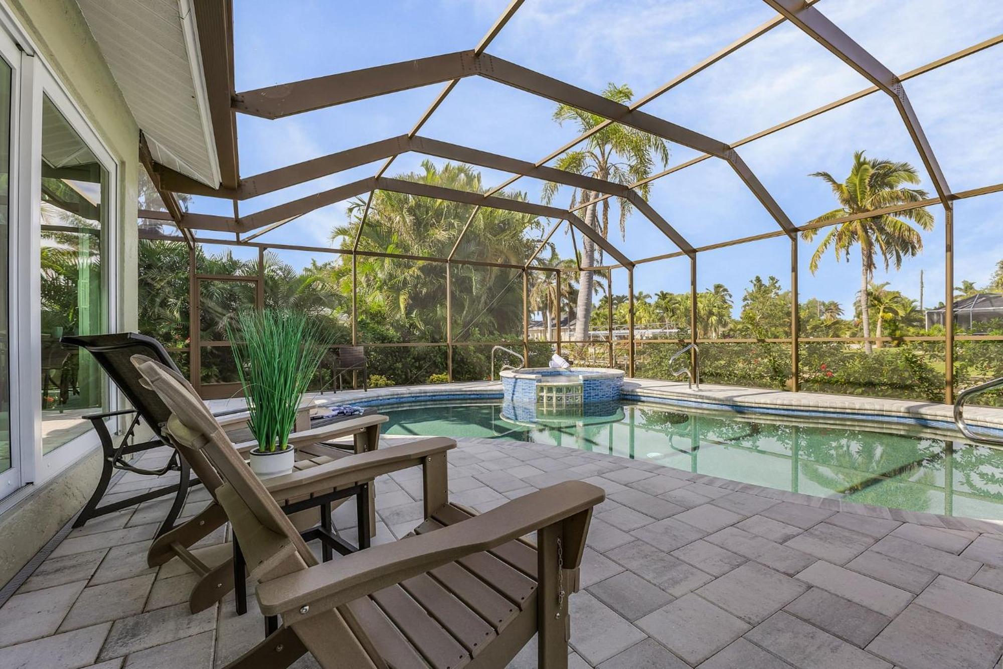 Waterfront Living, Dock, Heated Pool & - Gulf Gate Oasis - Roelens Holiday home *