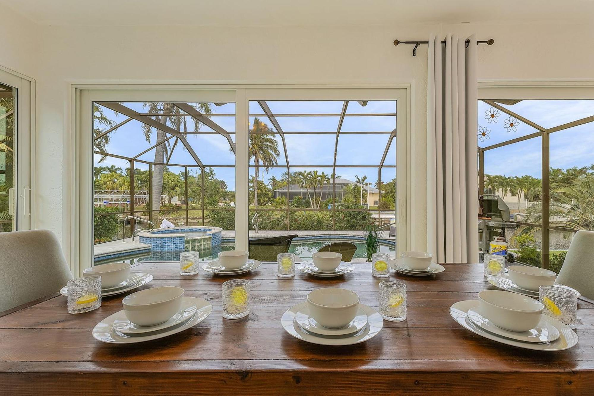 Waterfront Living, Dock, Heated Pool & - Gulf Gate Oasis - Roelens Holiday home *